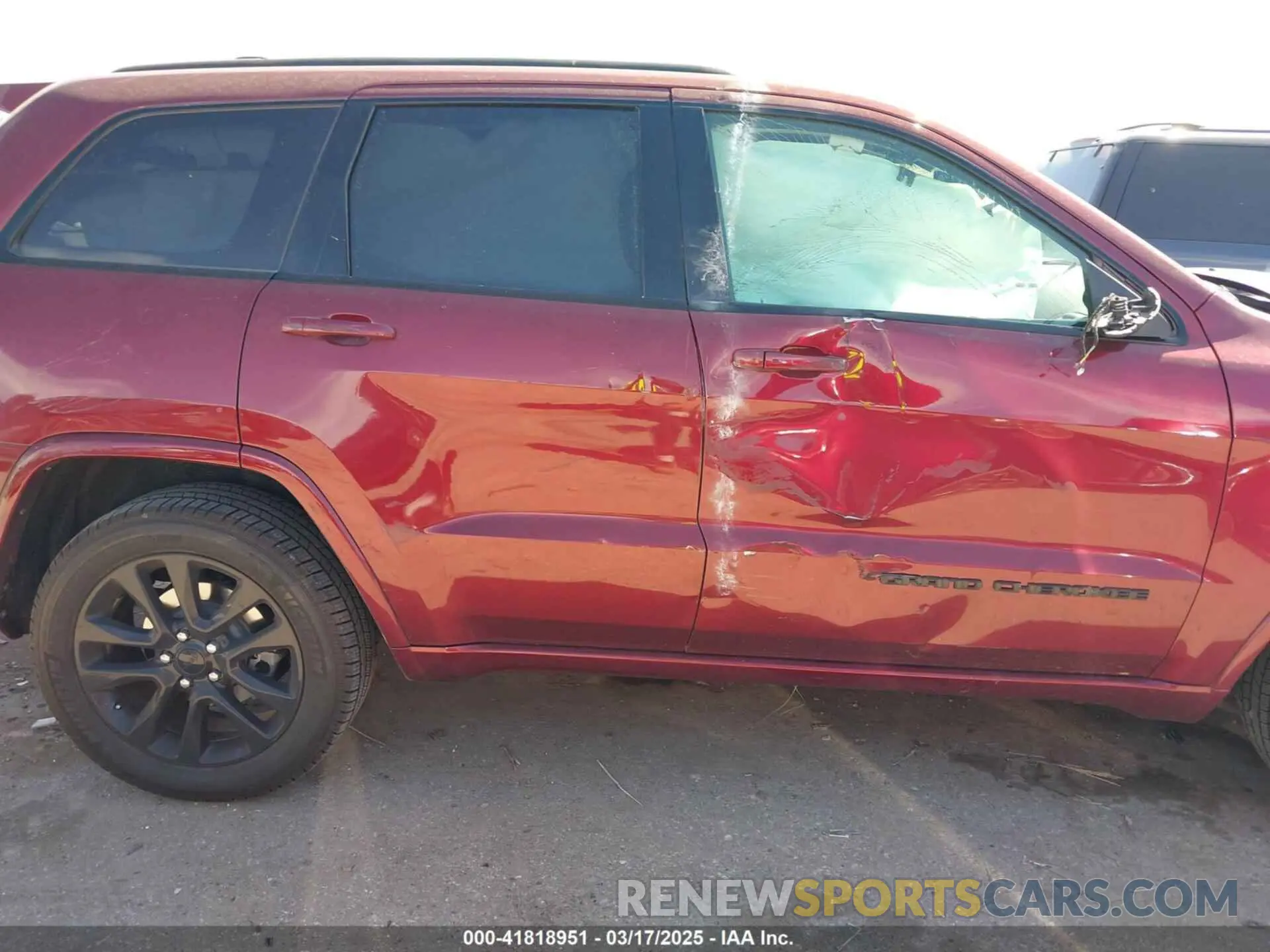 13 Photograph of a damaged car 1C4RJEAG3KC776881 JEEP GRAND CHEROKEE 2019