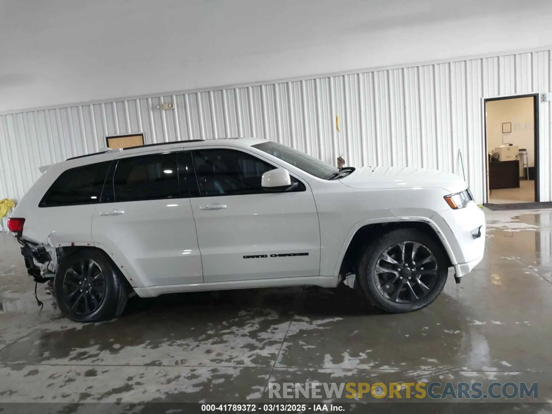 13 Photograph of a damaged car 1C4RJEAG4KC673422 JEEP GRAND CHEROKEE 2019