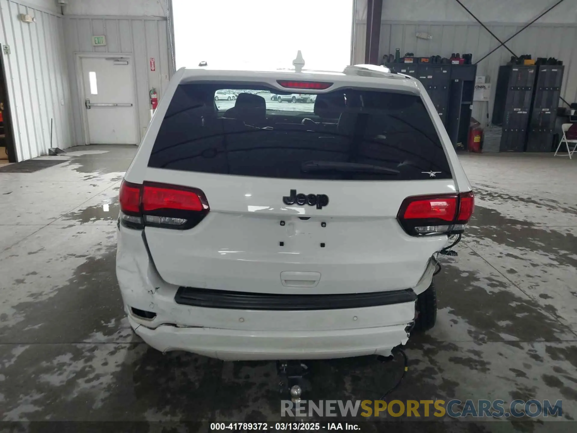 16 Photograph of a damaged car 1C4RJEAG4KC673422 JEEP GRAND CHEROKEE 2019