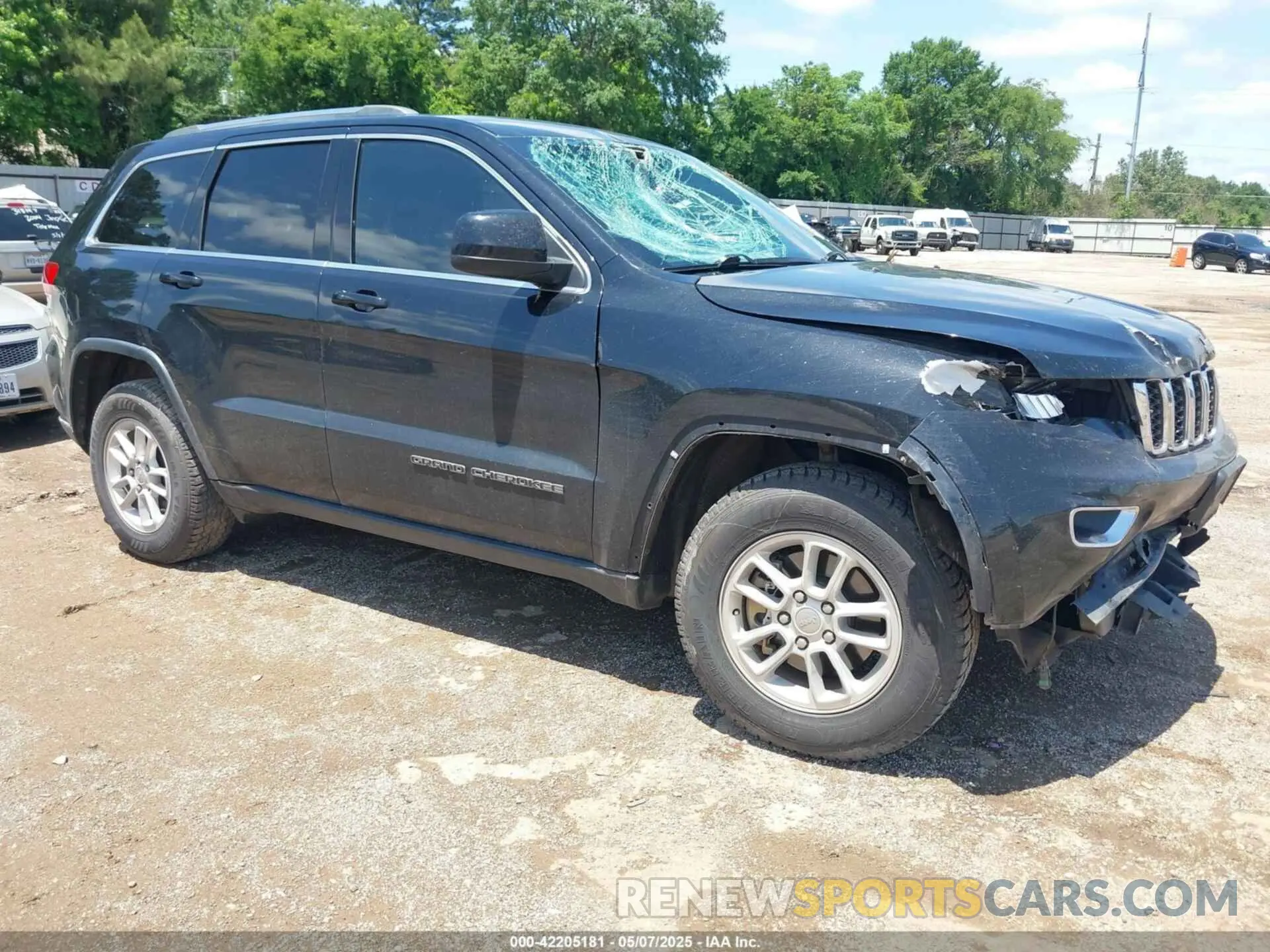 1 Photograph of a damaged car 1C4RJEAG4KC690043 JEEP GRAND CHEROKEE 2019