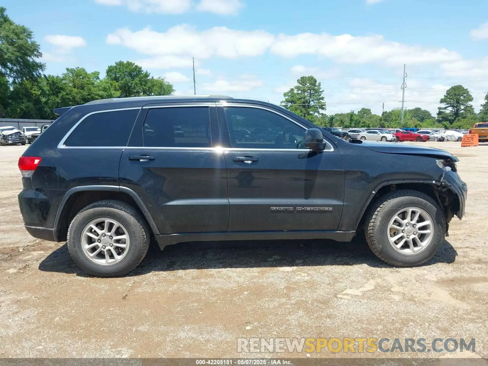 13 Photograph of a damaged car 1C4RJEAG4KC690043 JEEP GRAND CHEROKEE 2019