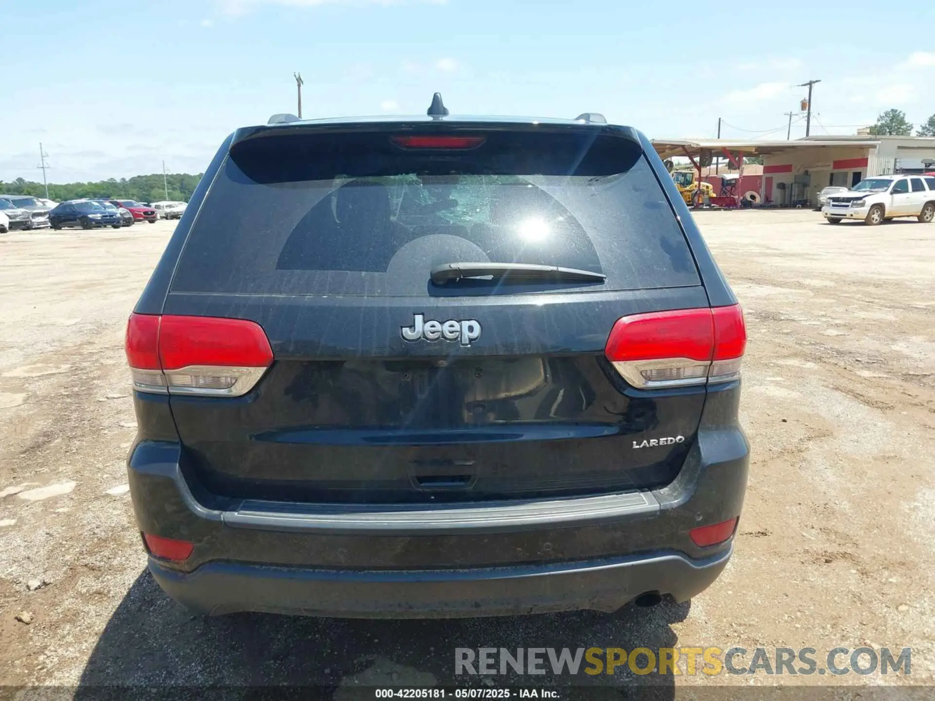 16 Photograph of a damaged car 1C4RJEAG4KC690043 JEEP GRAND CHEROKEE 2019