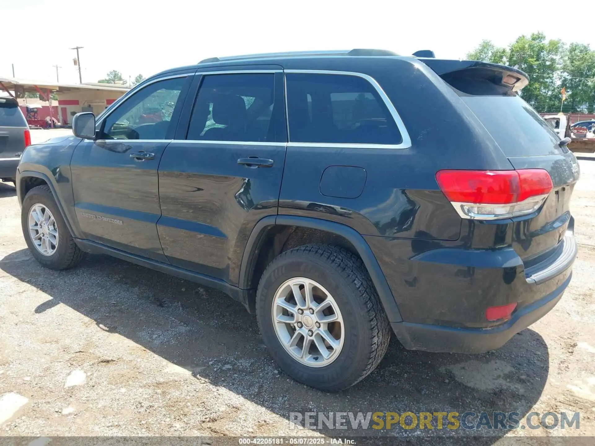 3 Photograph of a damaged car 1C4RJEAG4KC690043 JEEP GRAND CHEROKEE 2019