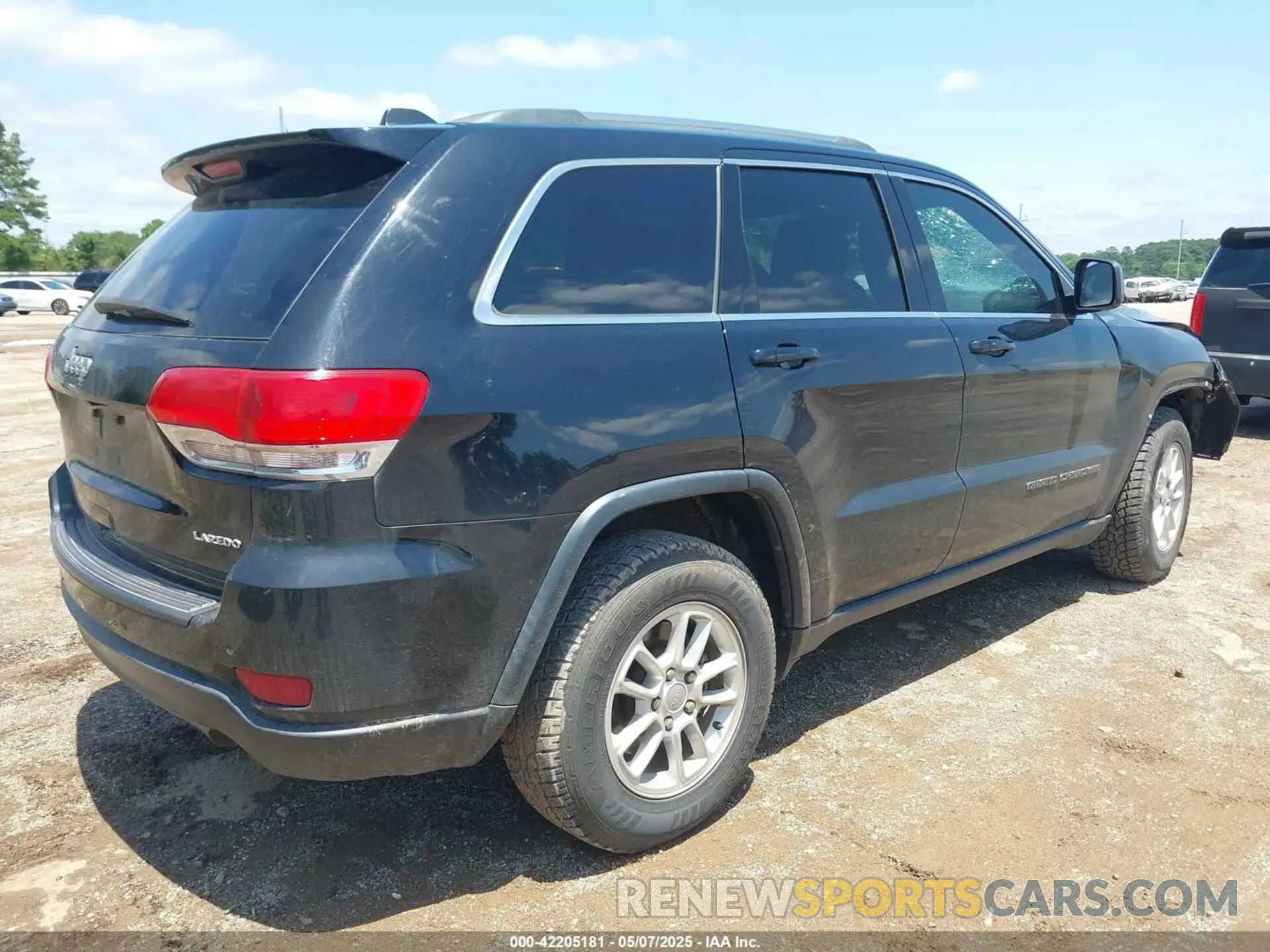 4 Photograph of a damaged car 1C4RJEAG4KC690043 JEEP GRAND CHEROKEE 2019