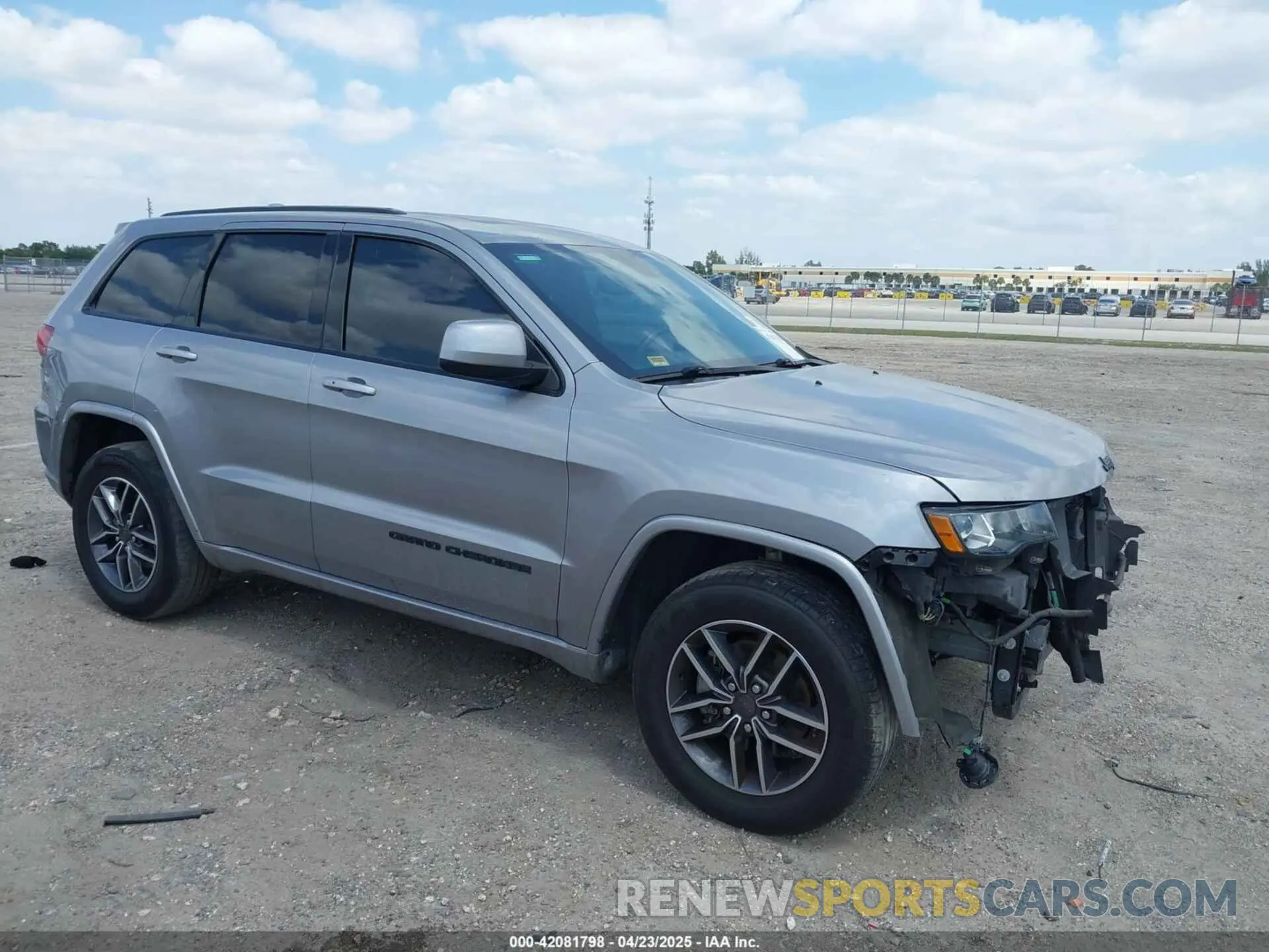 1 Фотография поврежденного автомобиля 1C4RJEAG8KC614650 JEEP GRAND CHEROKEE 2019