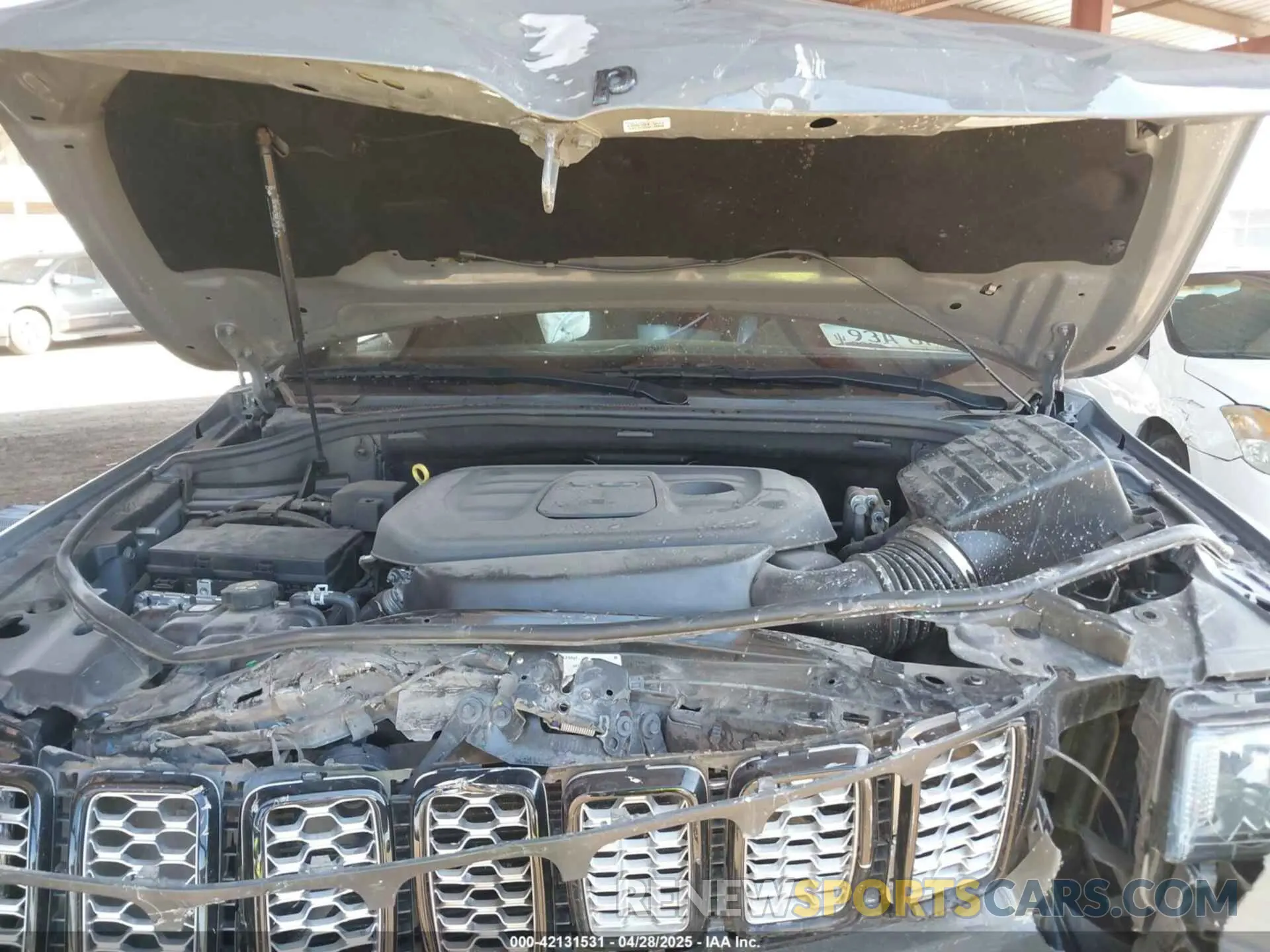 10 Photograph of a damaged car 1C4RJEAG8KC672631 JEEP GRAND CHEROKEE 2019