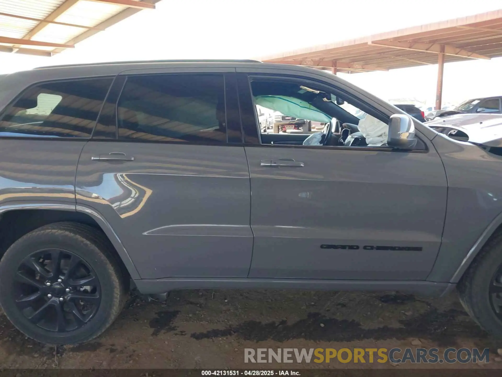 13 Photograph of a damaged car 1C4RJEAG8KC672631 JEEP GRAND CHEROKEE 2019