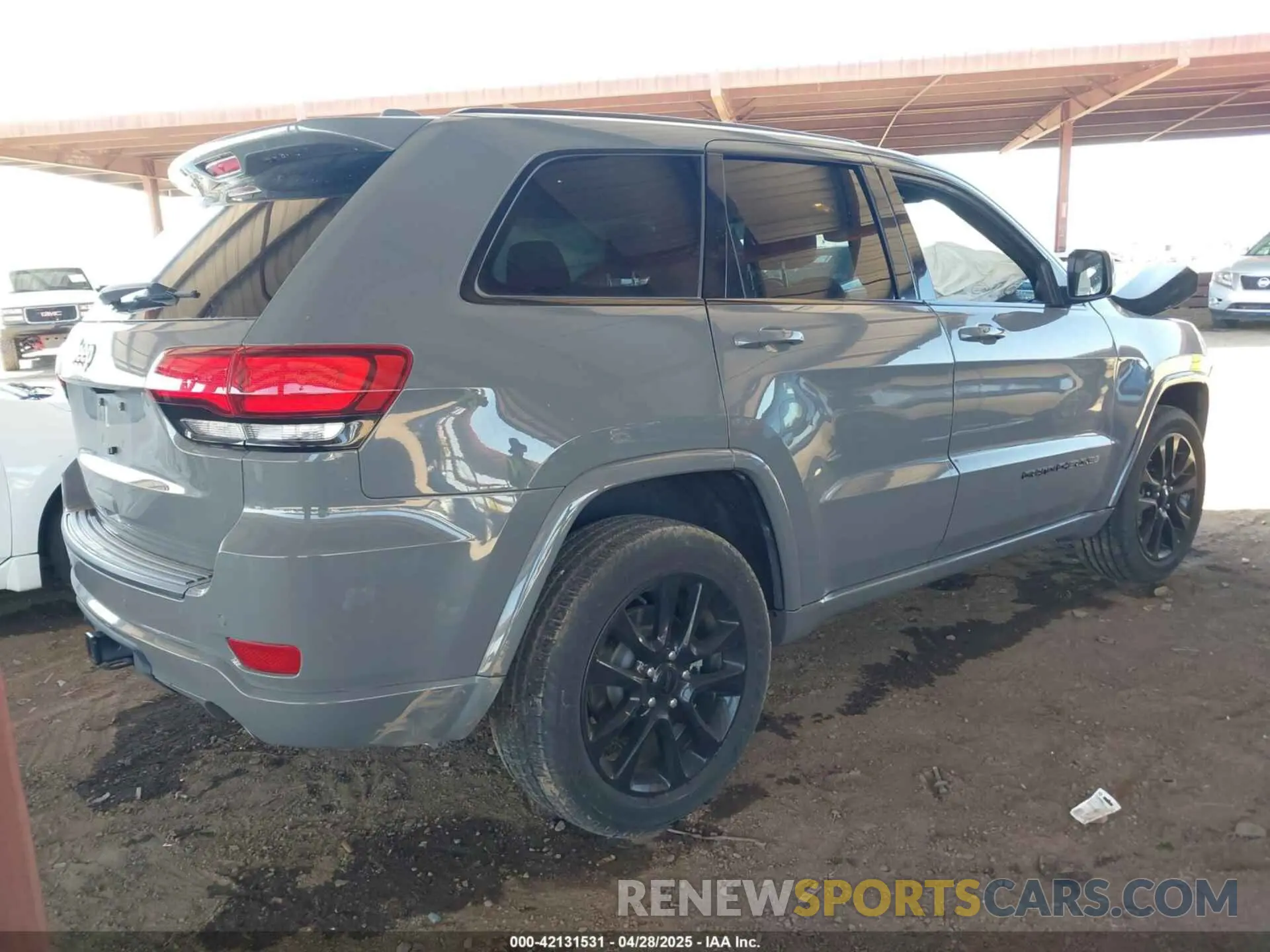 4 Photograph of a damaged car 1C4RJEAG8KC672631 JEEP GRAND CHEROKEE 2019