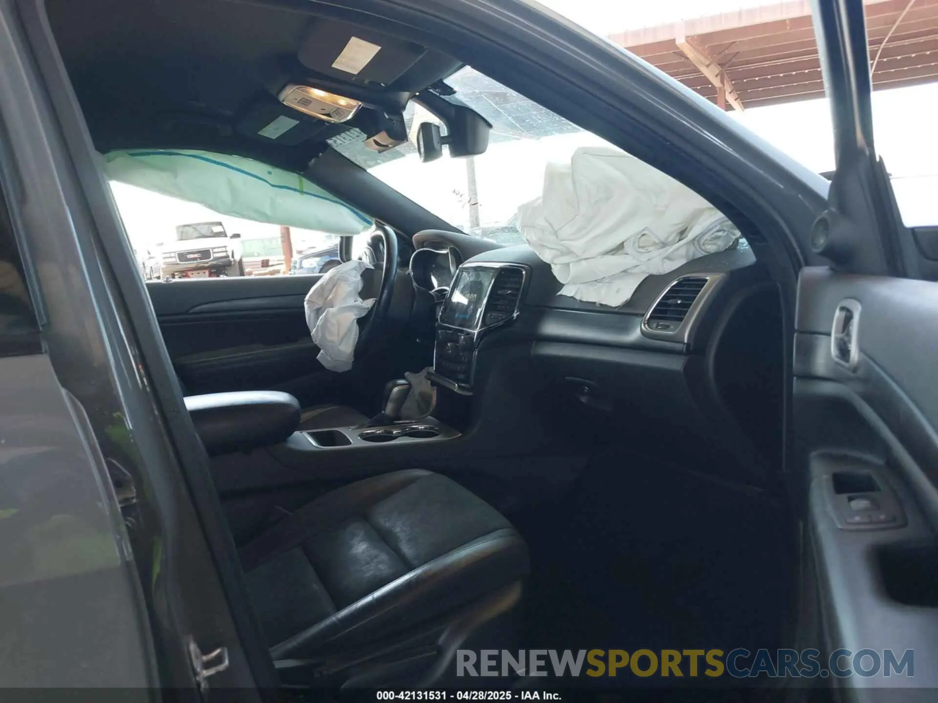 5 Photograph of a damaged car 1C4RJEAG8KC672631 JEEP GRAND CHEROKEE 2019