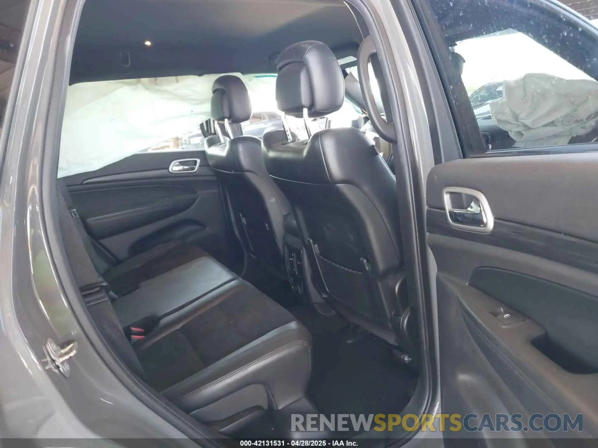 8 Photograph of a damaged car 1C4RJEAG8KC672631 JEEP GRAND CHEROKEE 2019