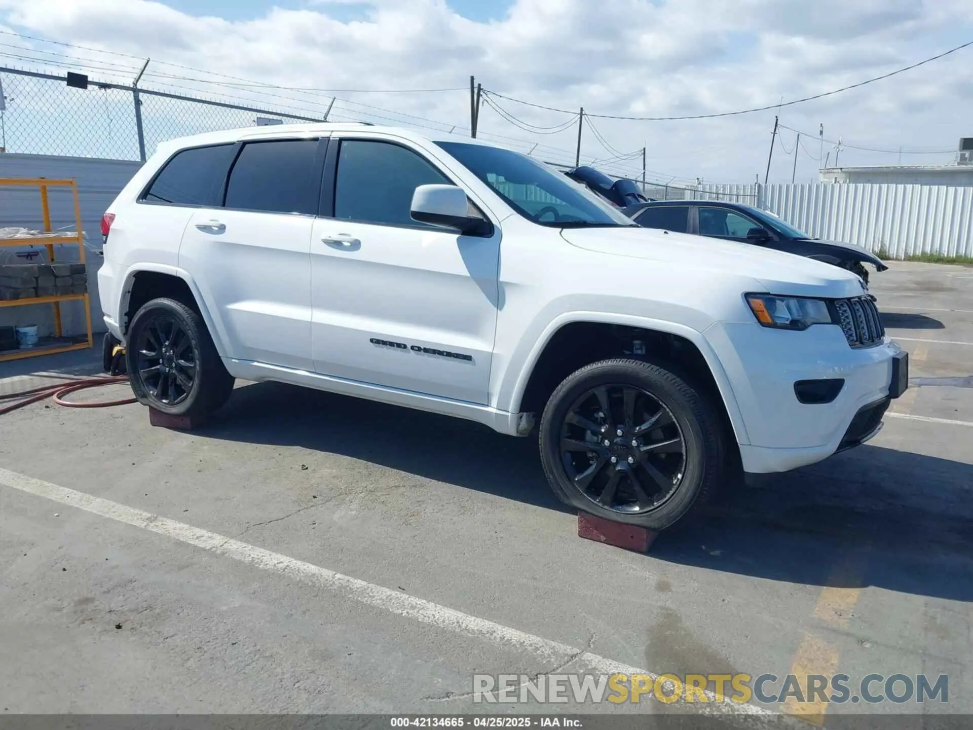 1 Photograph of a damaged car 1C4RJEAG8KC698713 JEEP GRAND CHEROKEE 2019