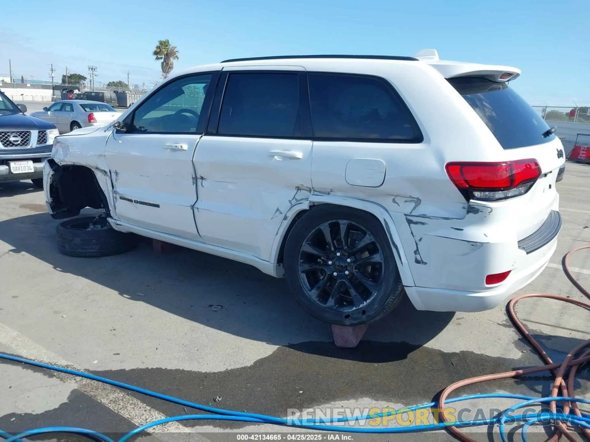 3 Photograph of a damaged car 1C4RJEAG8KC698713 JEEP GRAND CHEROKEE 2019