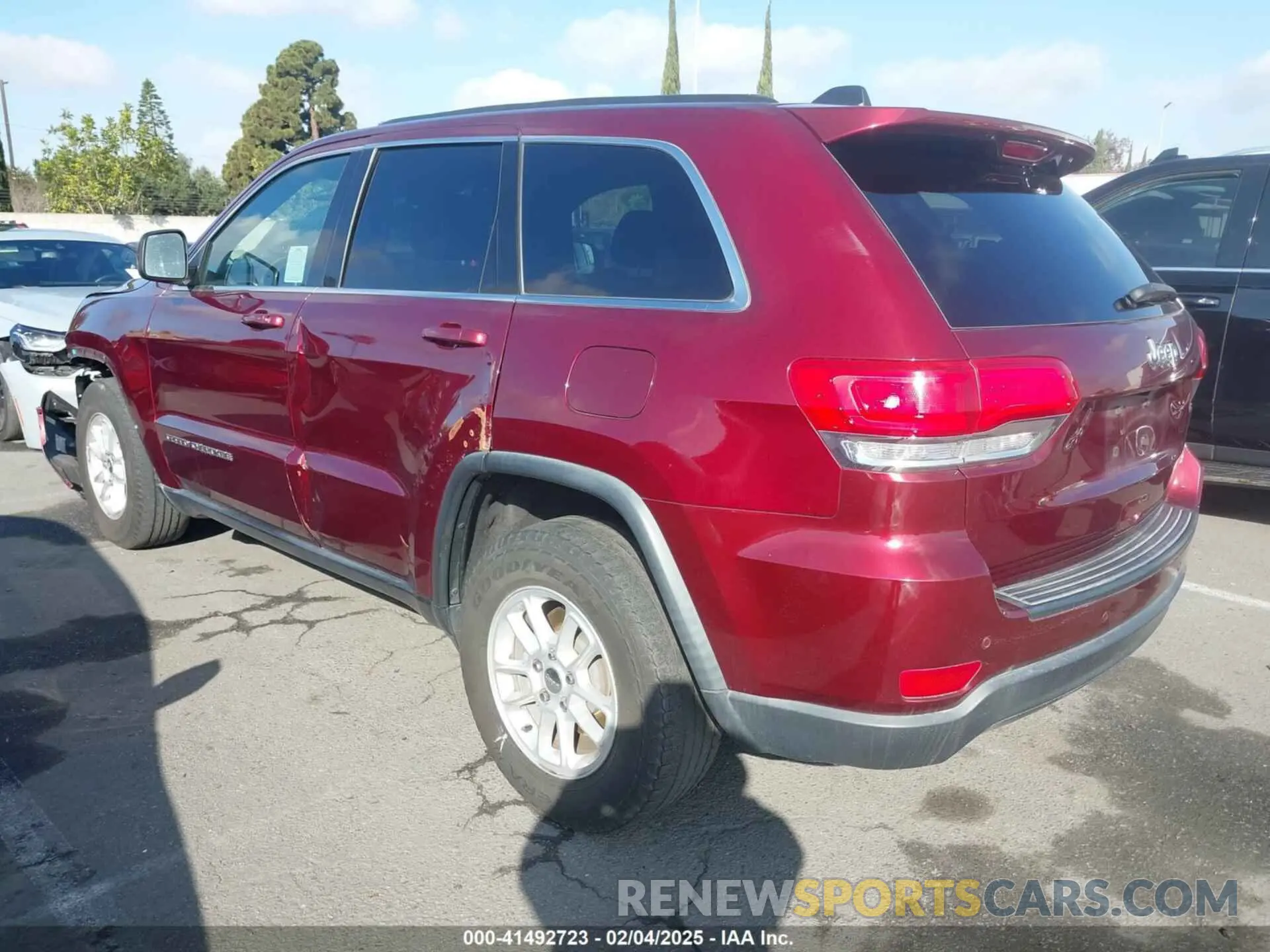 3 Photograph of a damaged car 1C4RJEAG9KC681063 JEEP GRAND CHEROKEE 2019