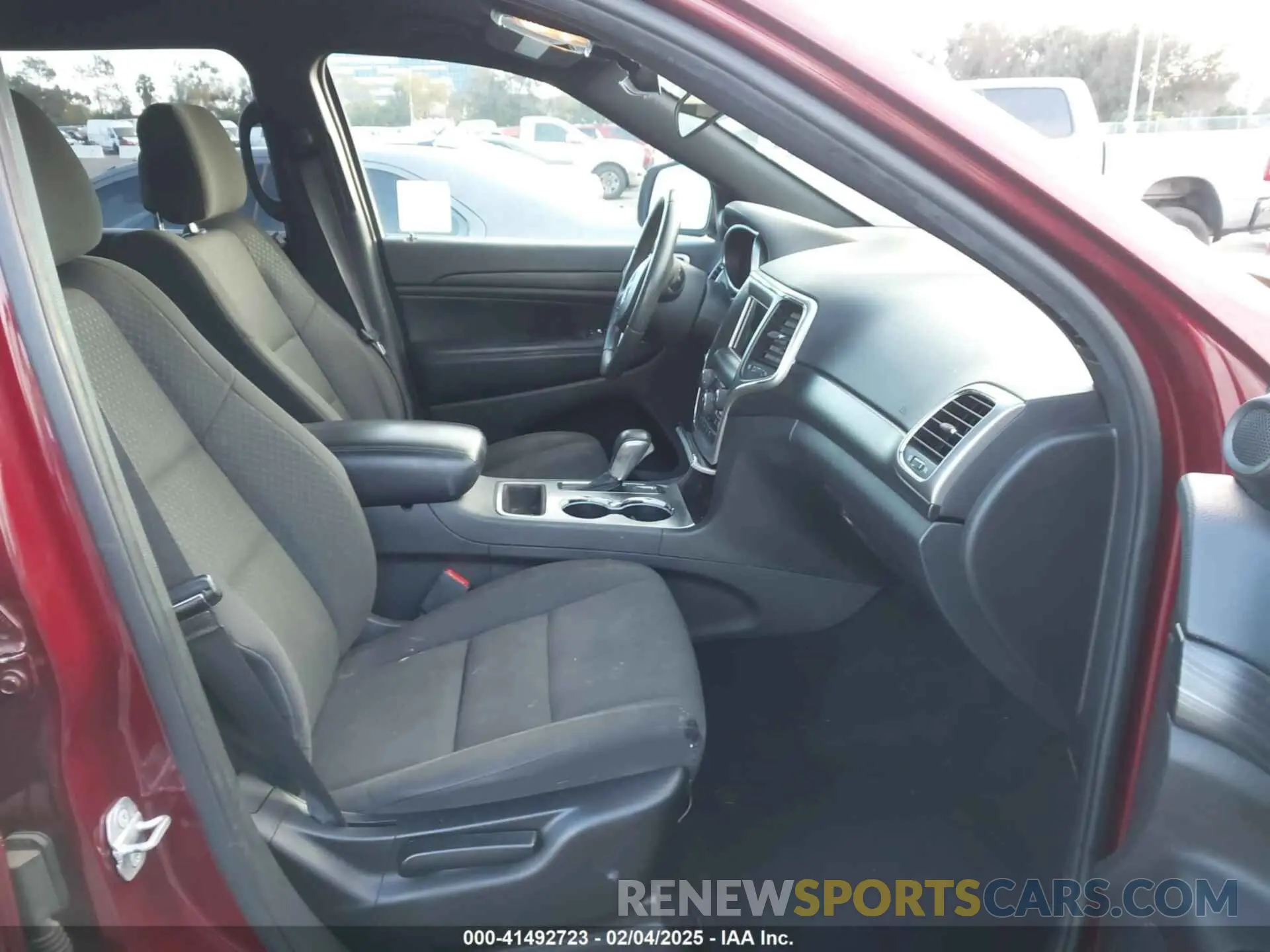 5 Photograph of a damaged car 1C4RJEAG9KC681063 JEEP GRAND CHEROKEE 2019