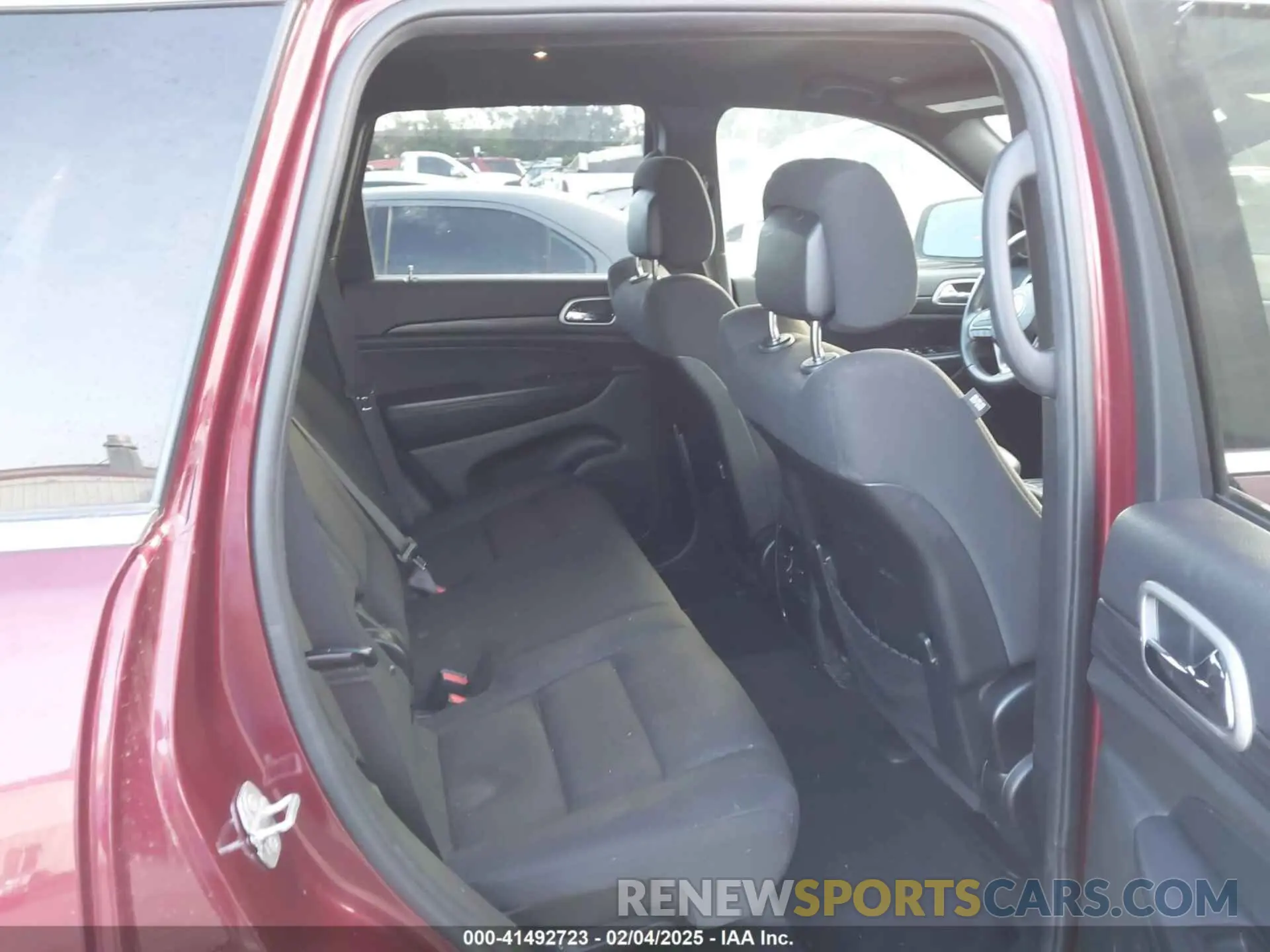 8 Photograph of a damaged car 1C4RJEAG9KC681063 JEEP GRAND CHEROKEE 2019