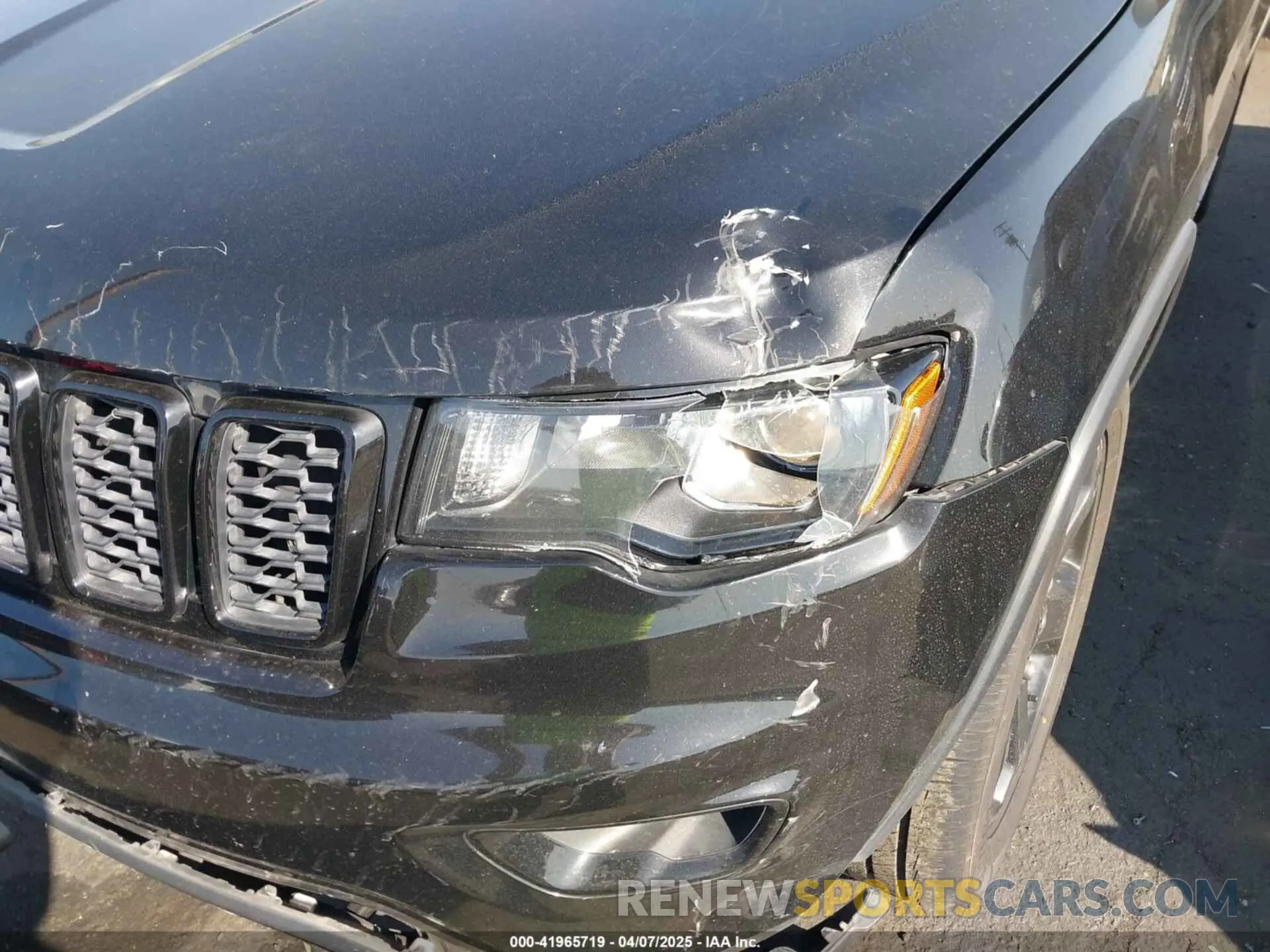 19 Photograph of a damaged car 1C4RJEAGXKC543144 JEEP GRAND CHEROKEE 2019