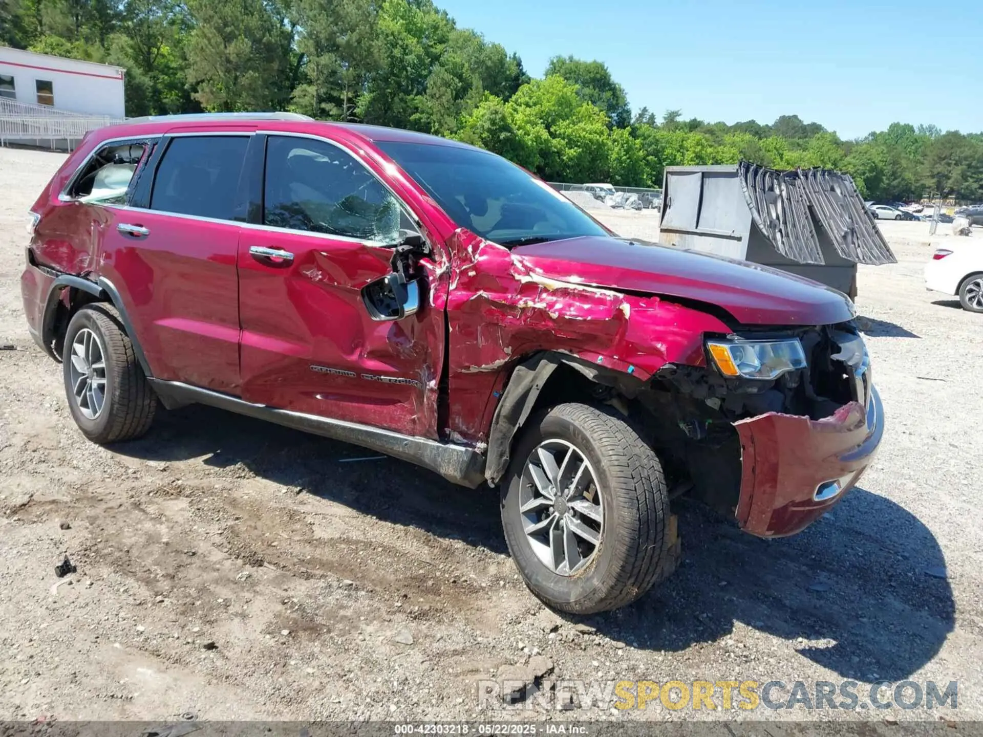 1 Photograph of a damaged car 1C4RJEBG0KC656728 JEEP GRAND CHEROKEE 2019