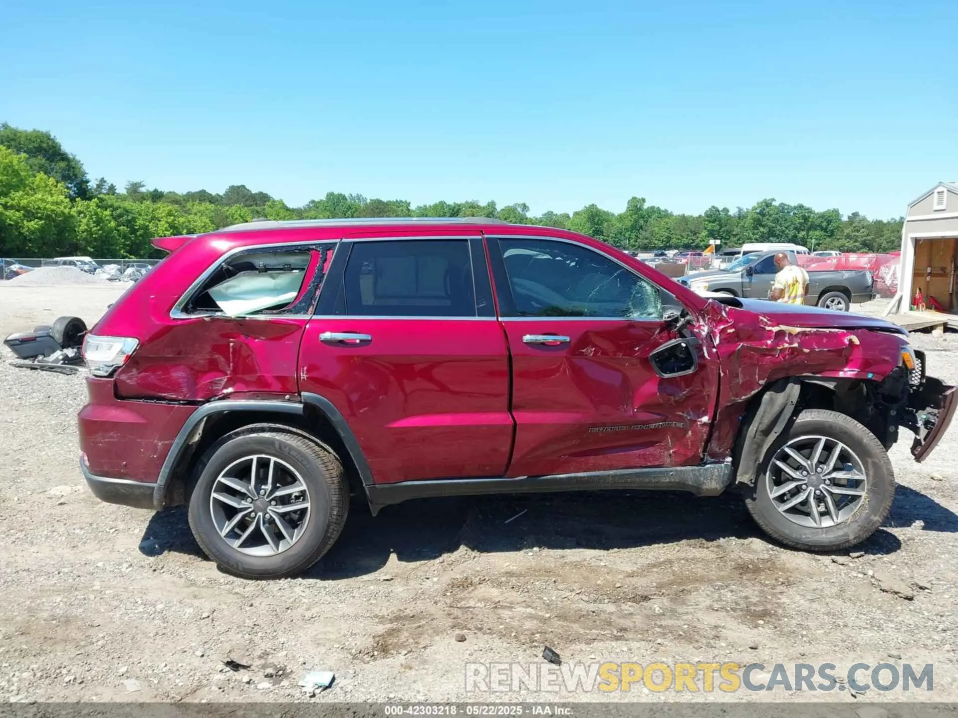 13 Photograph of a damaged car 1C4RJEBG0KC656728 JEEP GRAND CHEROKEE 2019