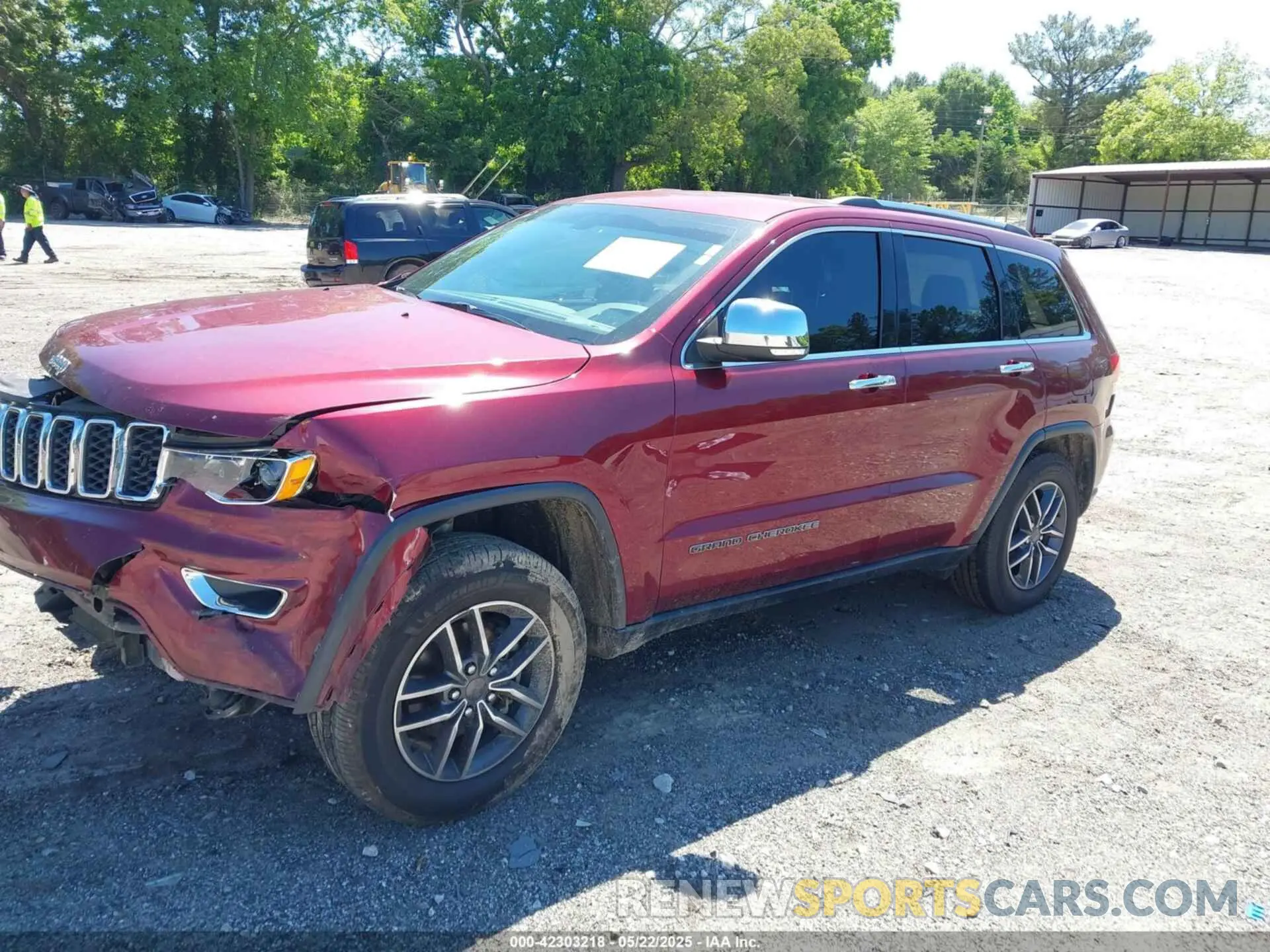2 Photograph of a damaged car 1C4RJEBG0KC656728 JEEP GRAND CHEROKEE 2019