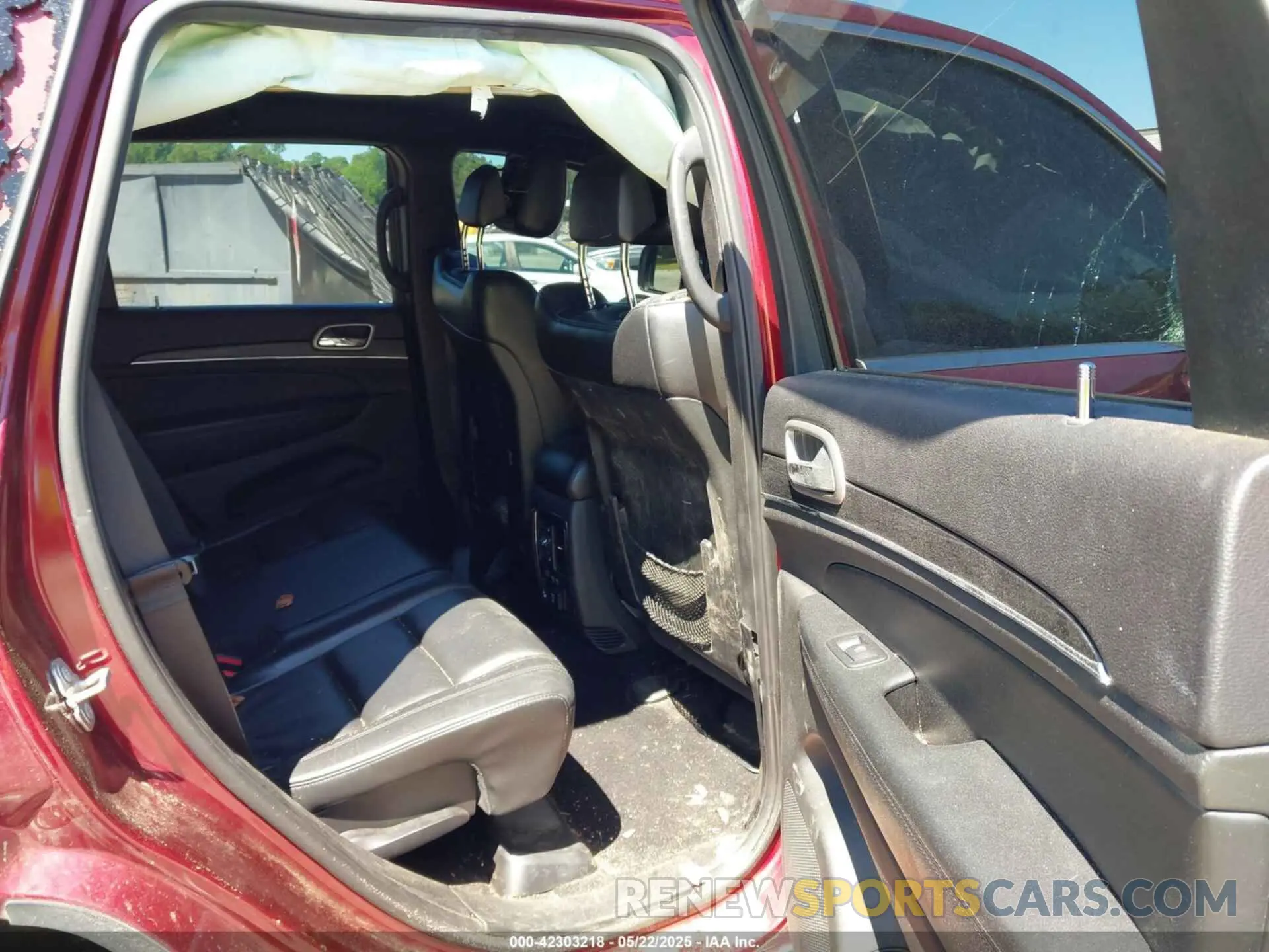 8 Photograph of a damaged car 1C4RJEBG0KC656728 JEEP GRAND CHEROKEE 2019
