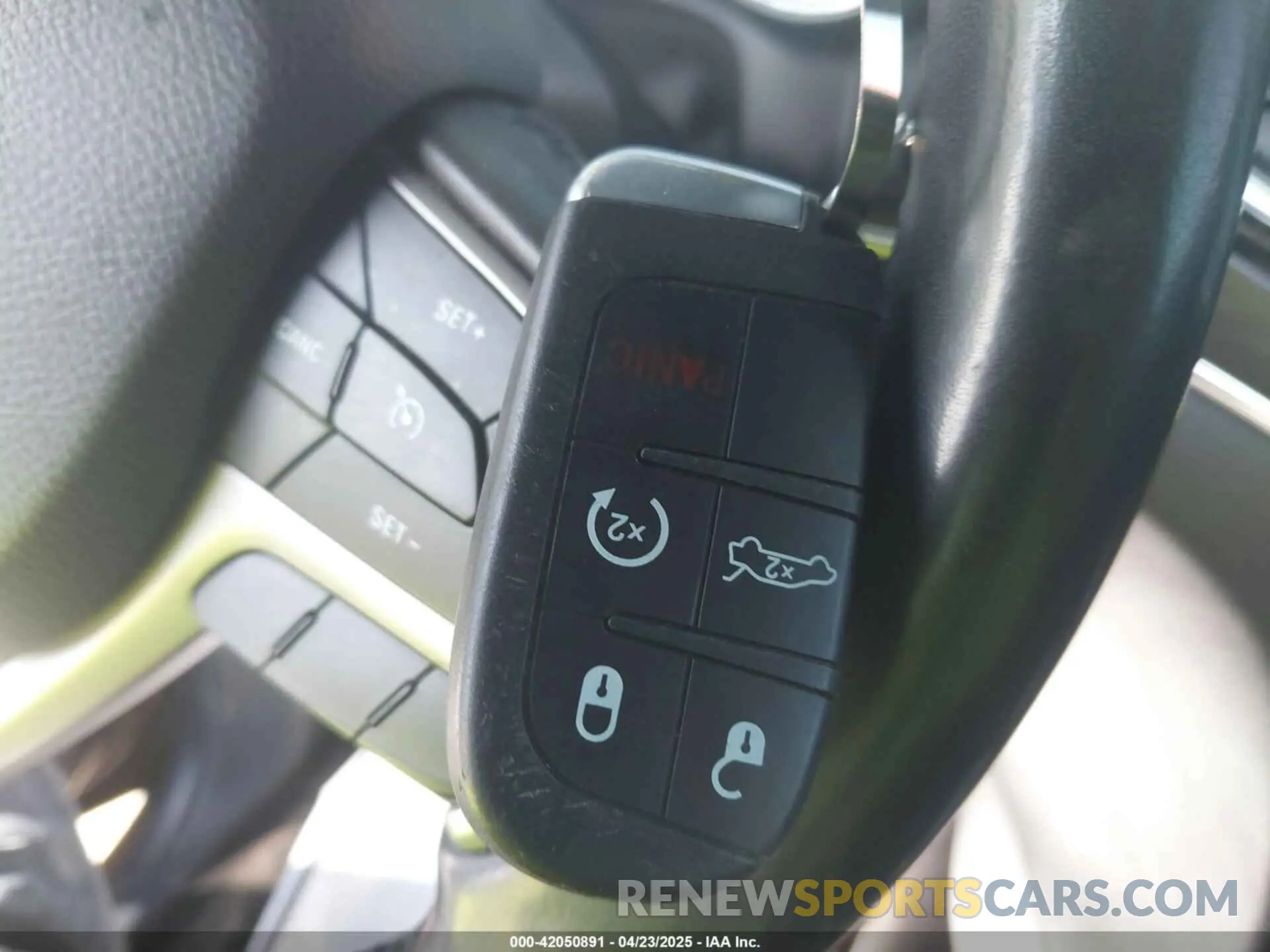 11 Photograph of a damaged car 1C4RJEBG1KC603570 JEEP GRAND CHEROKEE 2019