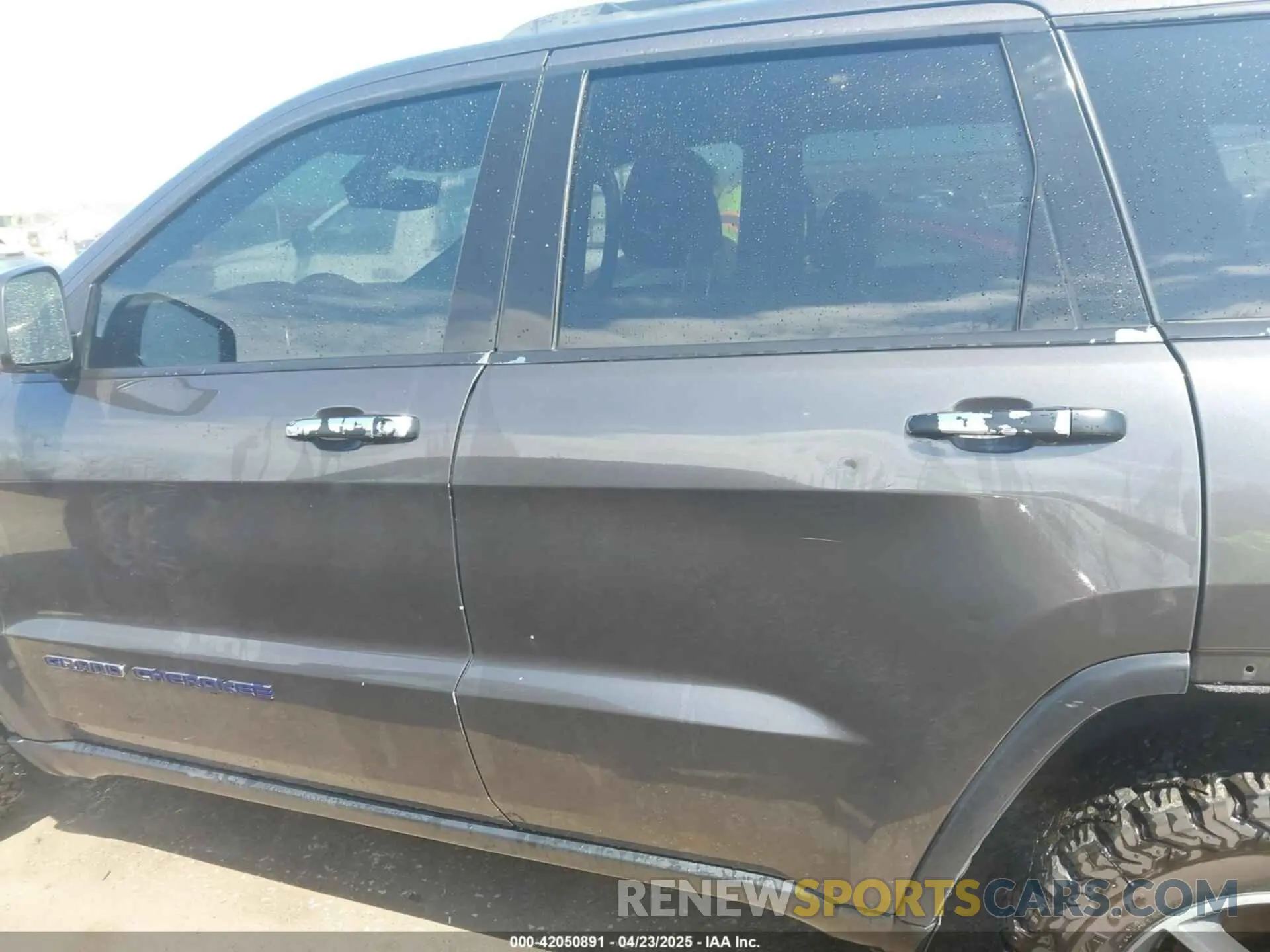 14 Photograph of a damaged car 1C4RJEBG1KC603570 JEEP GRAND CHEROKEE 2019