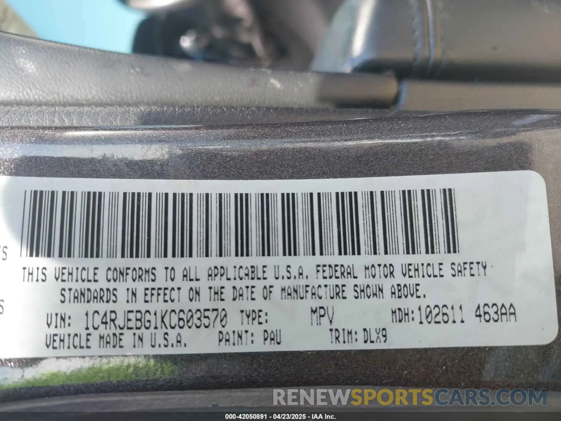 9 Photograph of a damaged car 1C4RJEBG1KC603570 JEEP GRAND CHEROKEE 2019