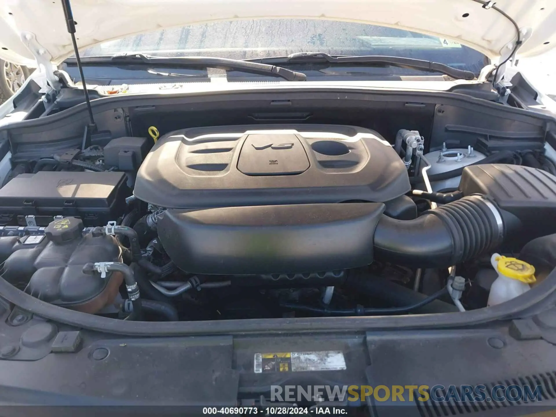 10 Photograph of a damaged car 1C4RJEBG1KC689690 JEEP GRAND CHEROKEE 2019