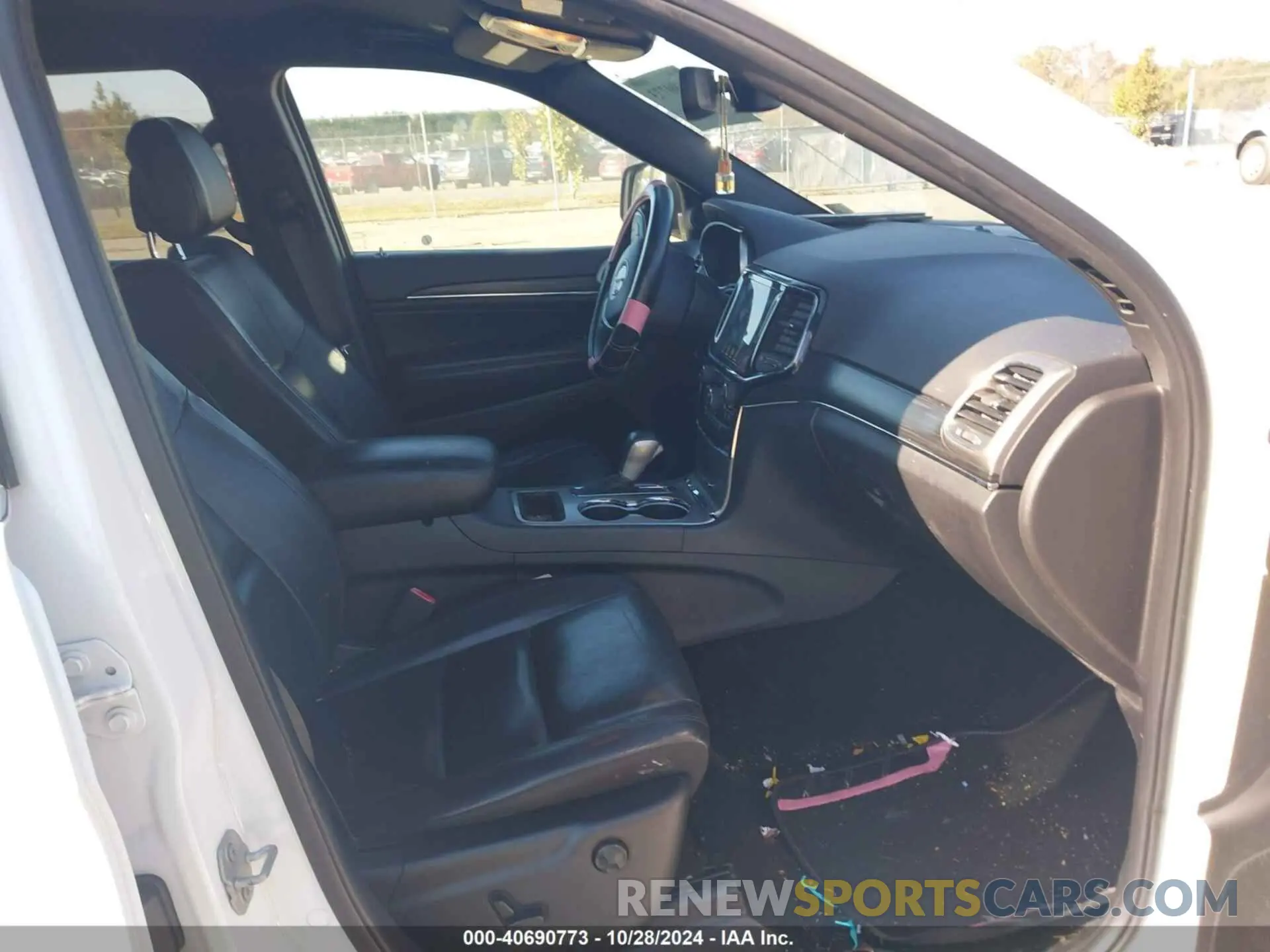 5 Photograph of a damaged car 1C4RJEBG1KC689690 JEEP GRAND CHEROKEE 2019