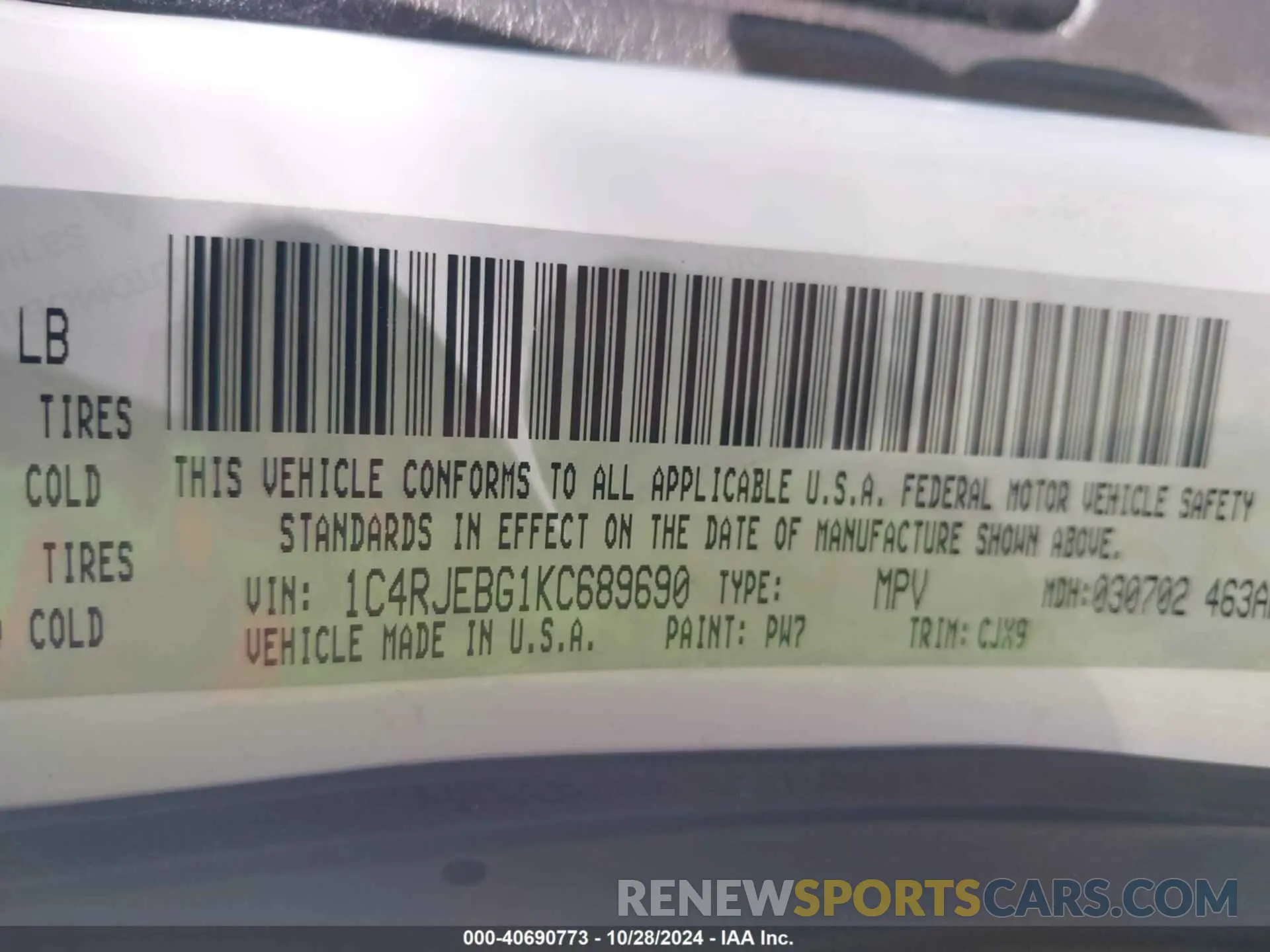 9 Photograph of a damaged car 1C4RJEBG1KC689690 JEEP GRAND CHEROKEE 2019