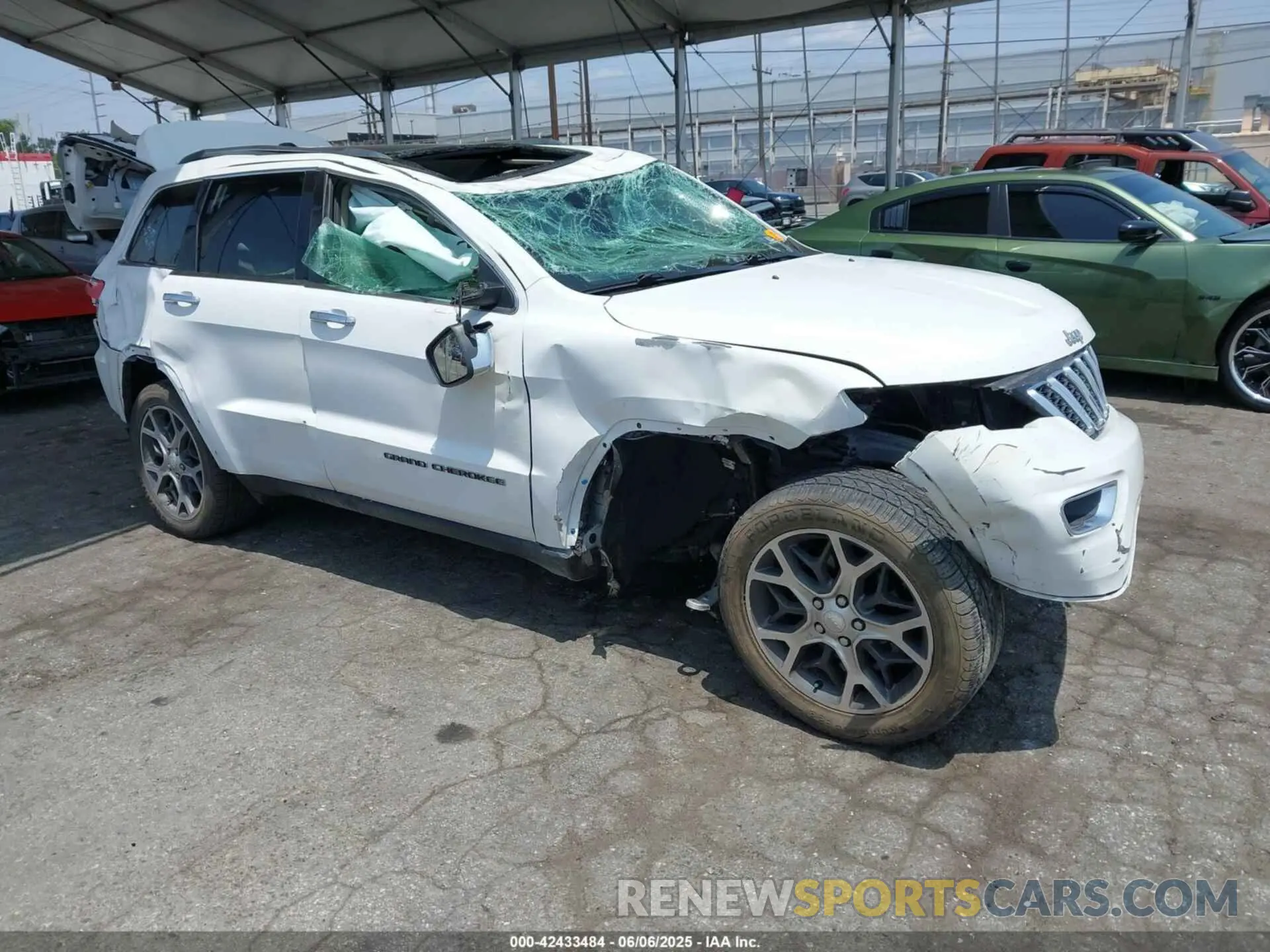 1 Фотография поврежденного автомобиля 1C4RJEBG7KC680959 JEEP GRAND CHEROKEE 2019
