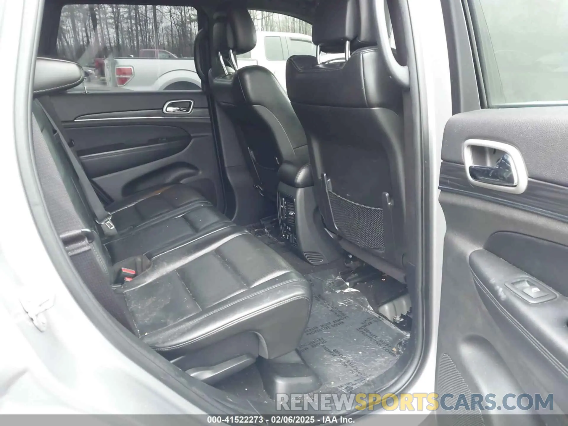 8 Photograph of a damaged car 1C4RJEBG7KC767888 JEEP GRAND CHEROKEE 2019