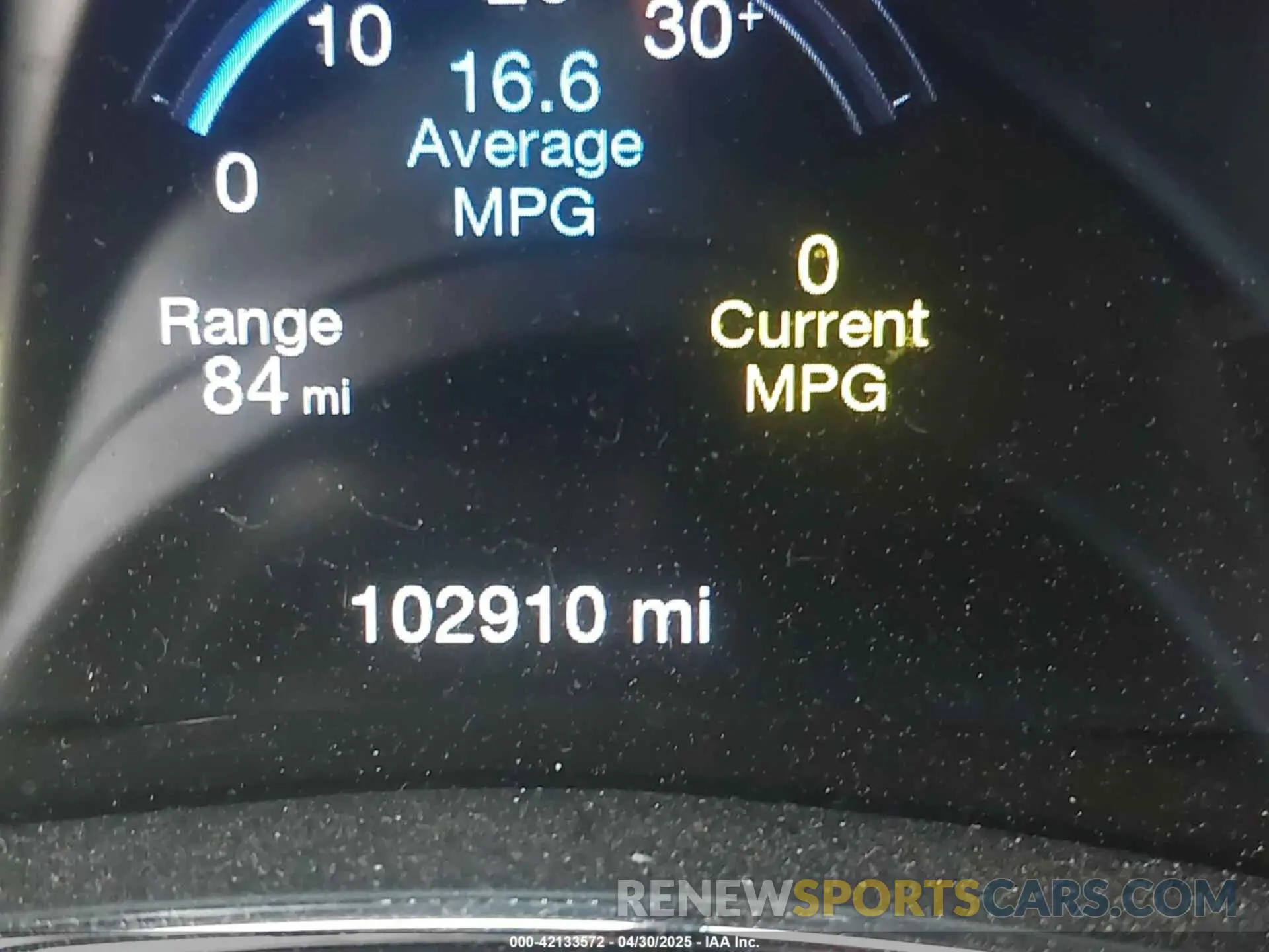 16 Photograph of a damaged car 1C4RJEBG8KC556313 JEEP GRAND CHEROKEE 2019