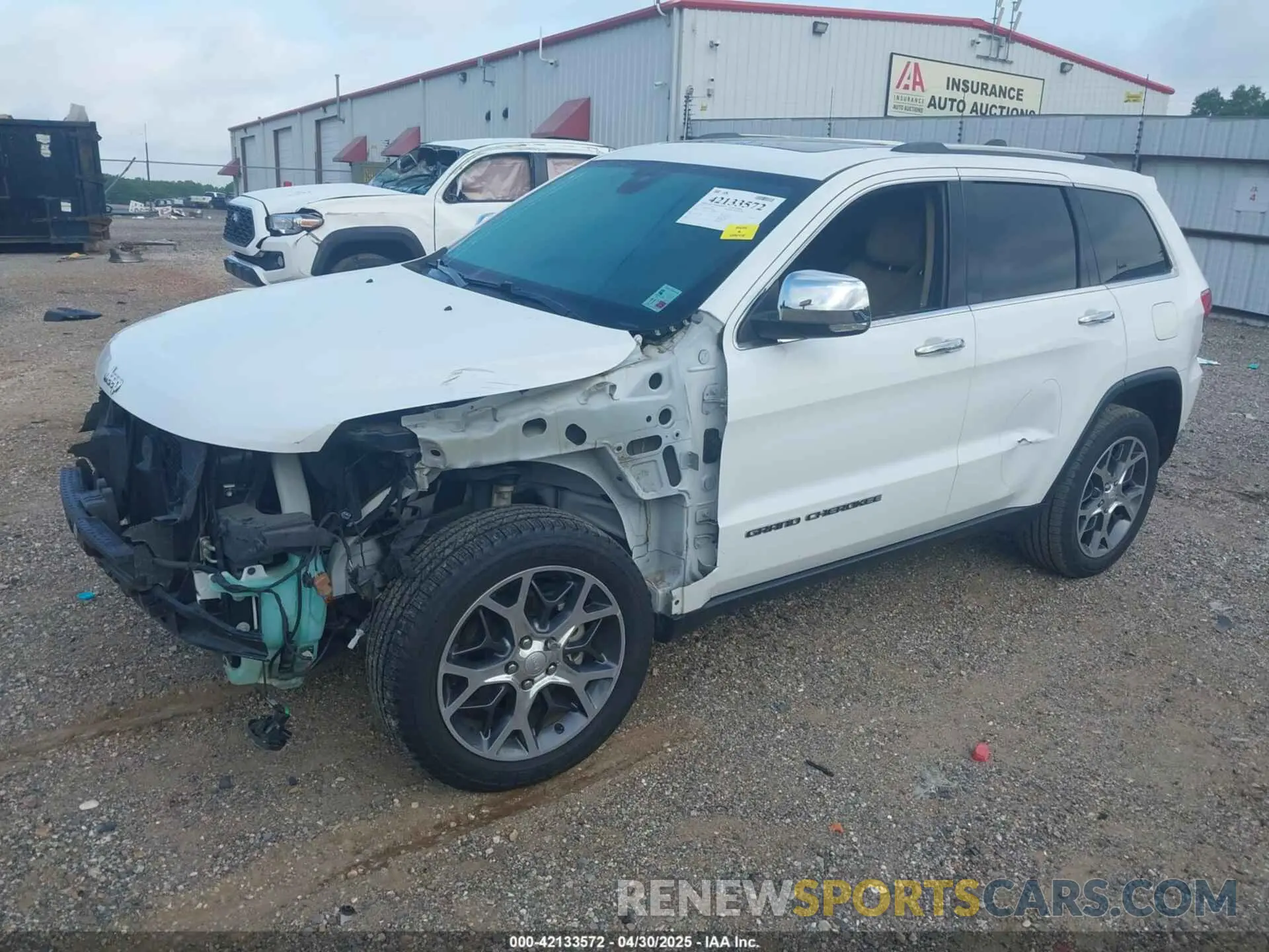2 Photograph of a damaged car 1C4RJEBG8KC556313 JEEP GRAND CHEROKEE 2019
