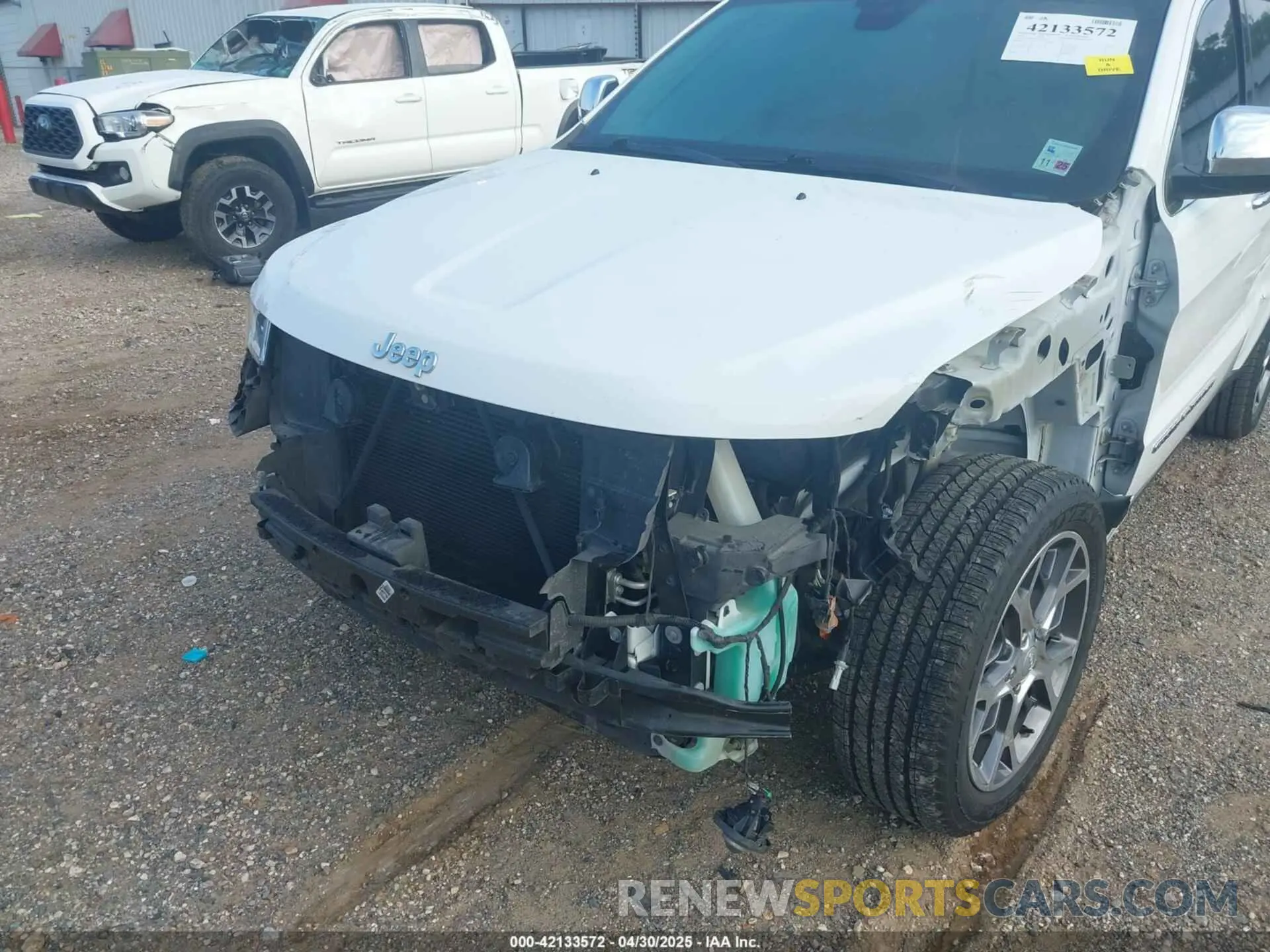 6 Photograph of a damaged car 1C4RJEBG8KC556313 JEEP GRAND CHEROKEE 2019