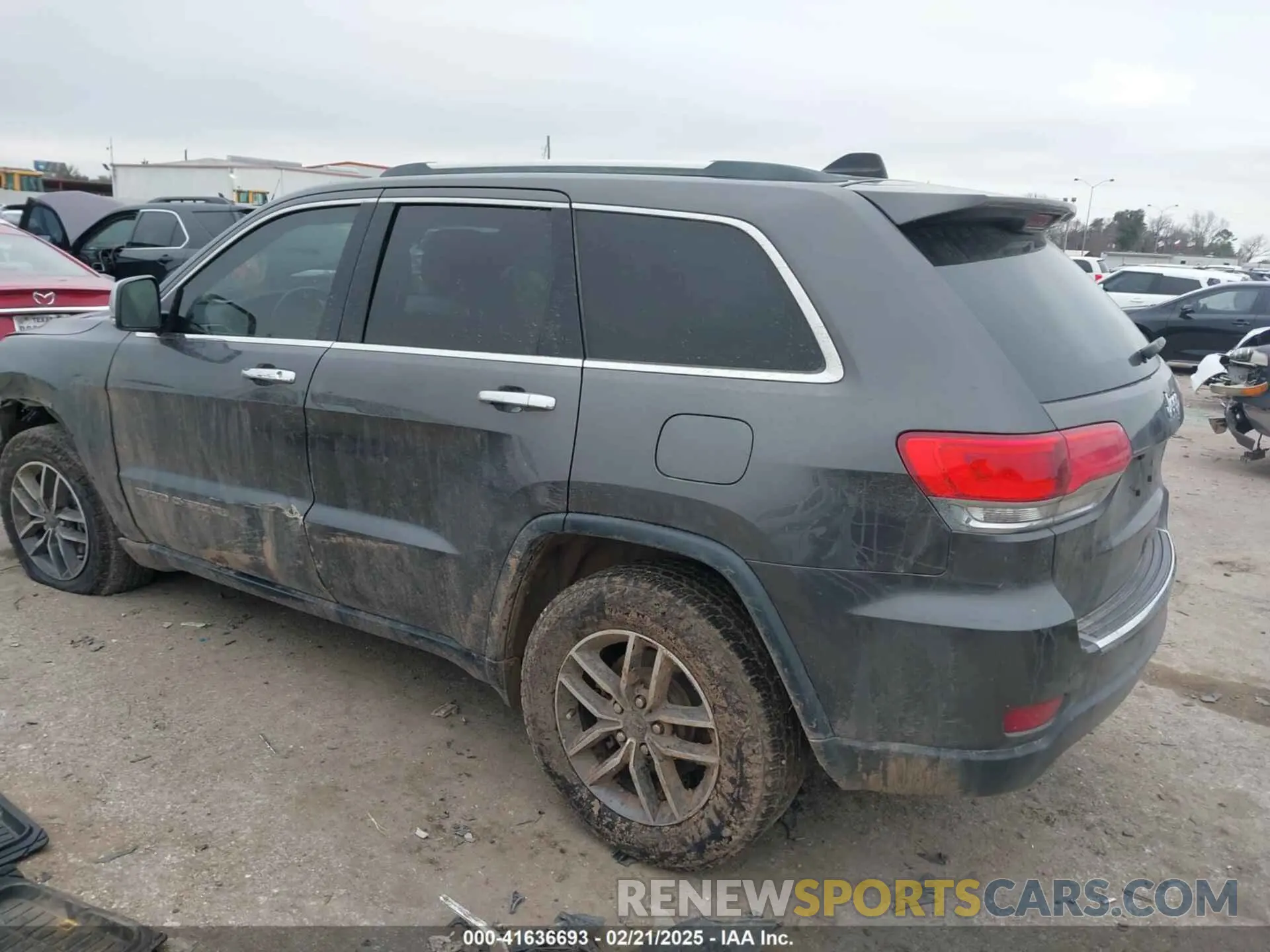 3 Photograph of a damaged car 1C4RJEBG8KC658775 JEEP GRAND CHEROKEE 2019