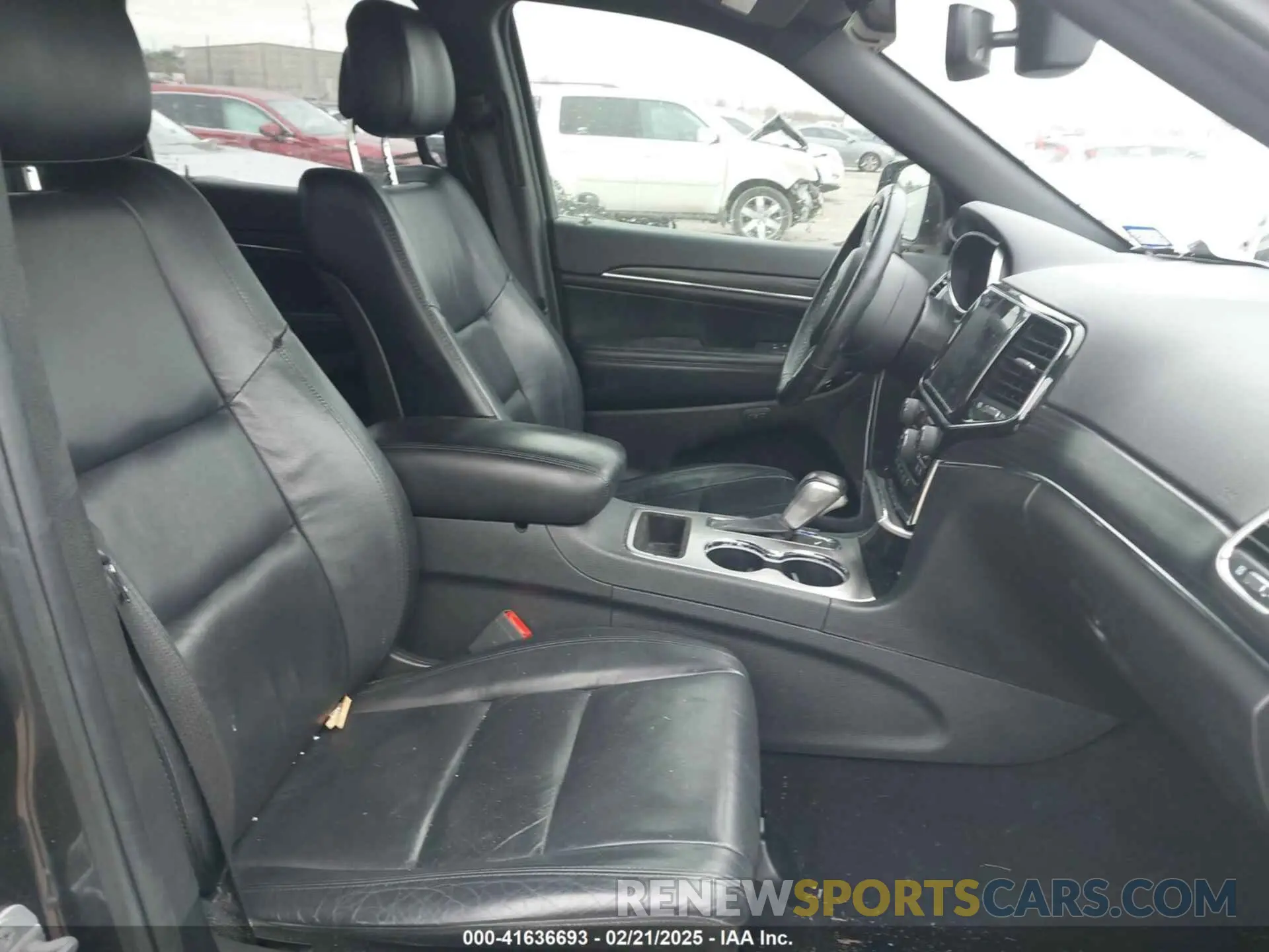 5 Photograph of a damaged car 1C4RJEBG8KC658775 JEEP GRAND CHEROKEE 2019