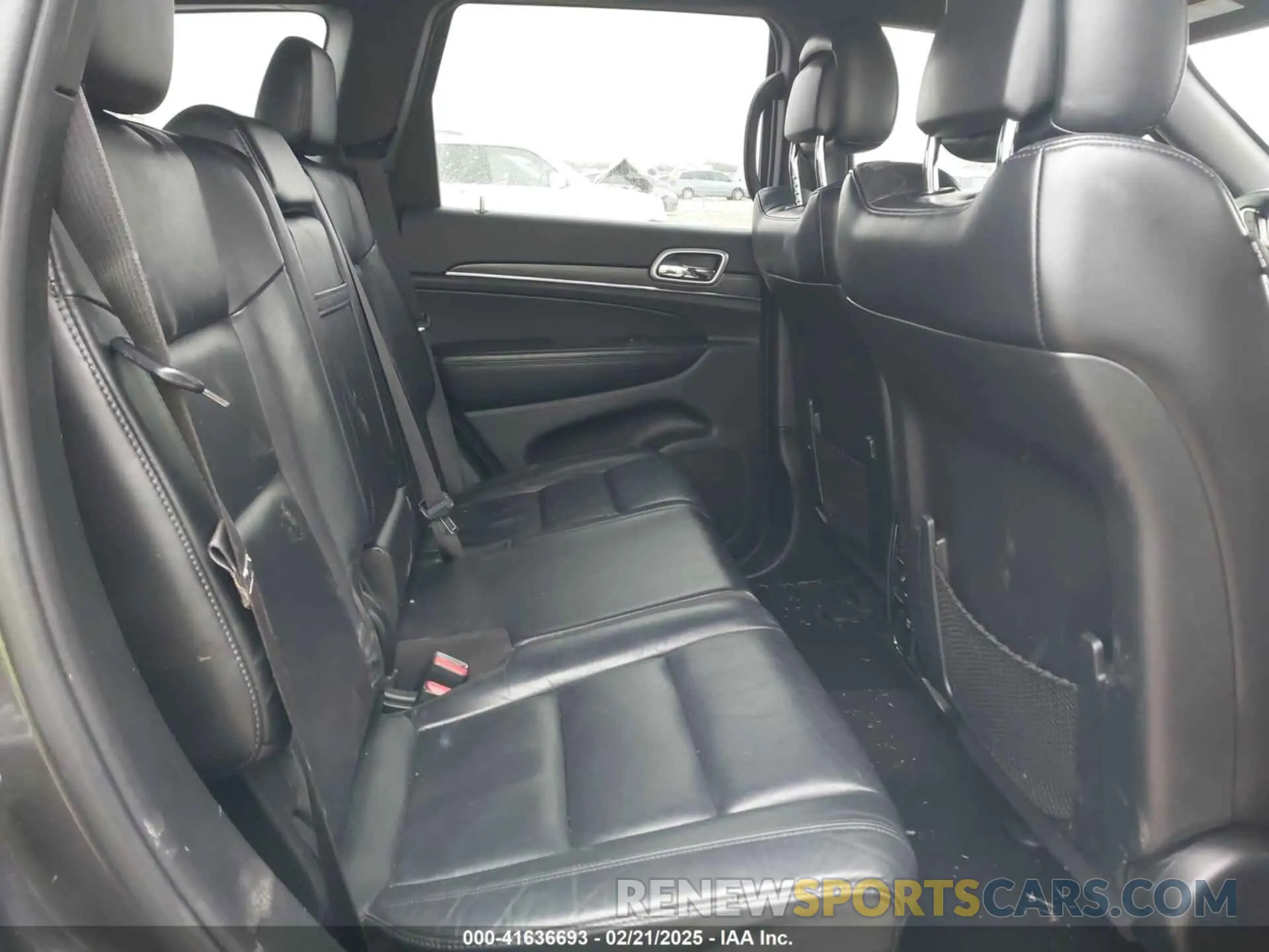 8 Photograph of a damaged car 1C4RJEBG8KC658775 JEEP GRAND CHEROKEE 2019
