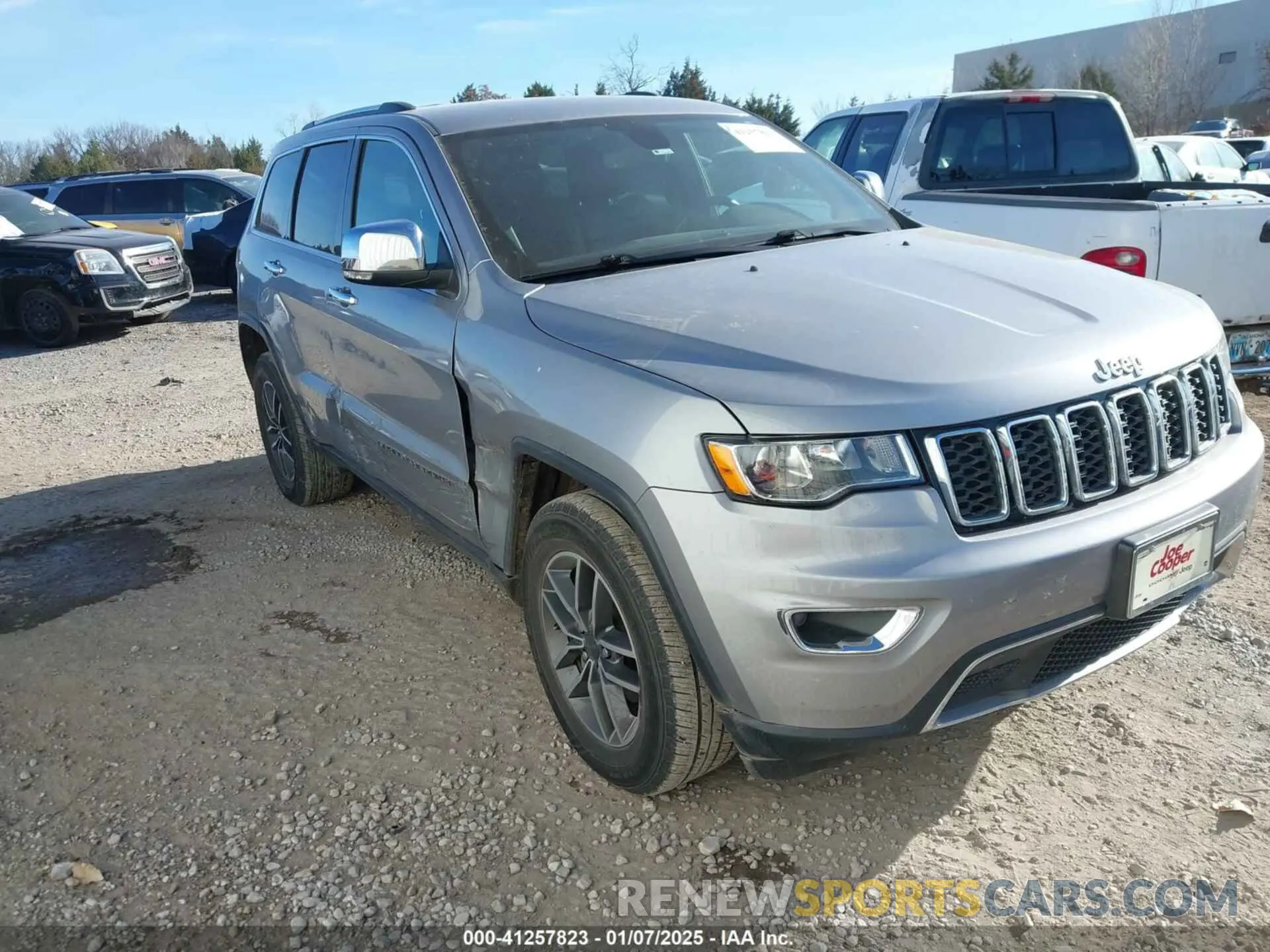 1 Photograph of a damaged car 1C4RJEBG8KC672286 JEEP GRAND CHEROKEE 2019