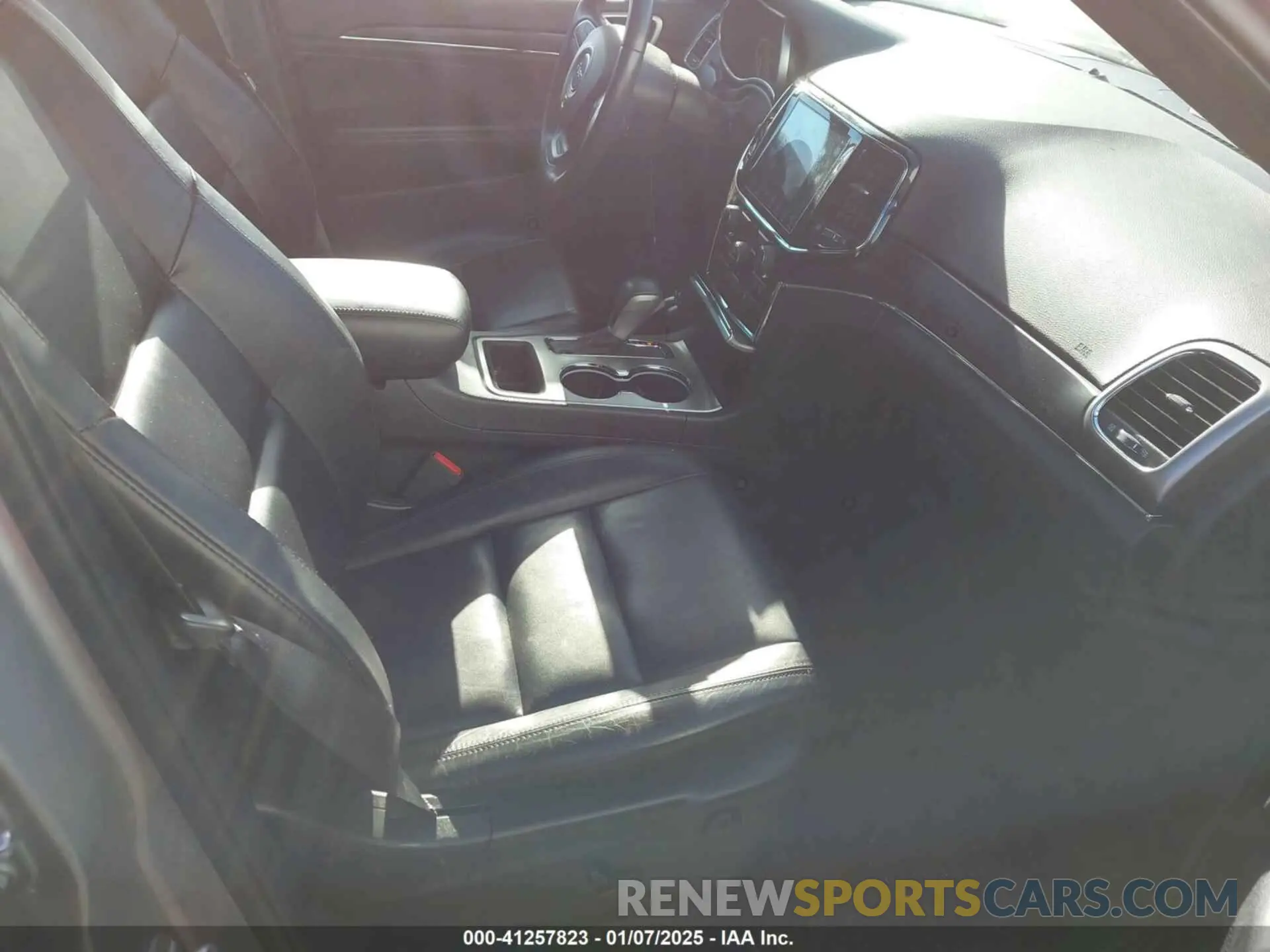 5 Photograph of a damaged car 1C4RJEBG8KC672286 JEEP GRAND CHEROKEE 2019