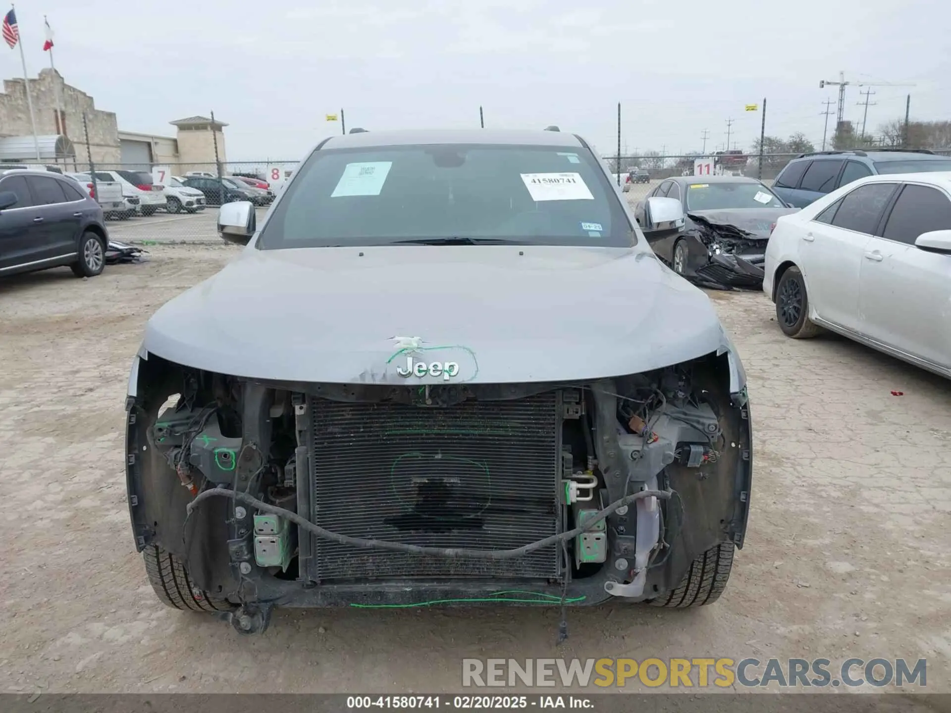 13 Photograph of a damaged car 1C4RJEBG8KC752297 JEEP GRAND CHEROKEE 2019
