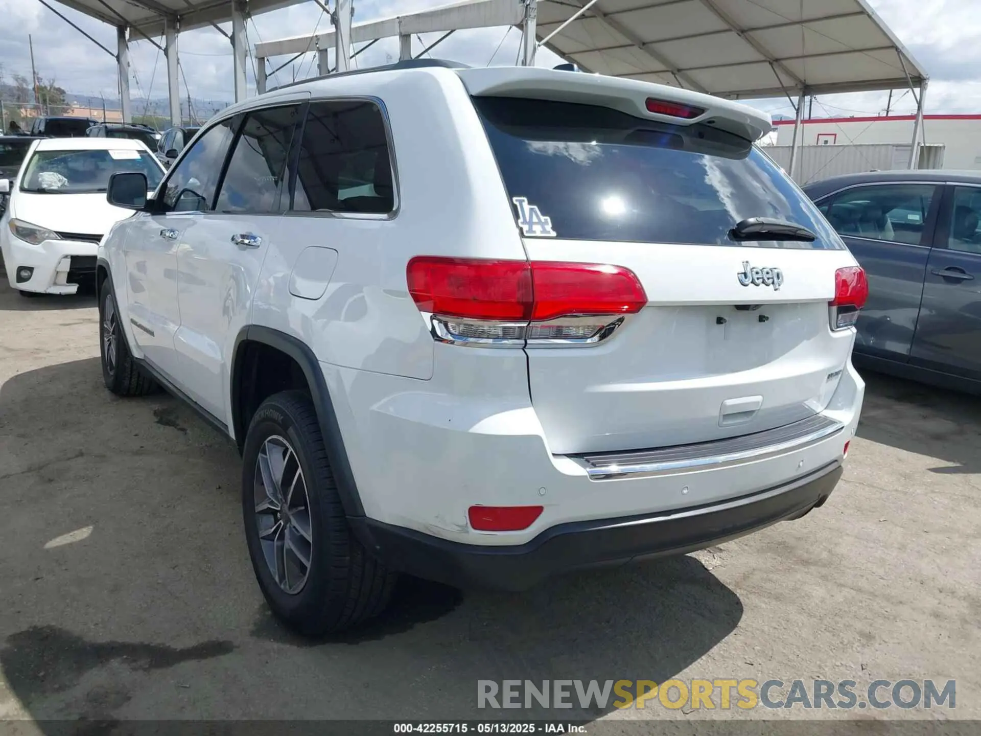 3 Photograph of a damaged car 1C4RJEBG8KC789978 JEEP GRAND CHEROKEE 2019
