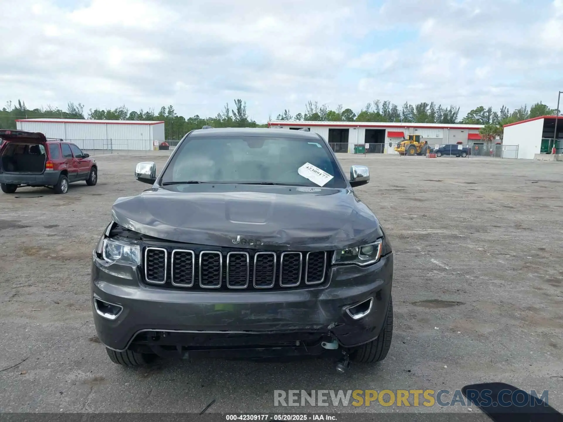 13 Photograph of a damaged car 1C4RJEBG9KC658798 JEEP GRAND CHEROKEE 2019