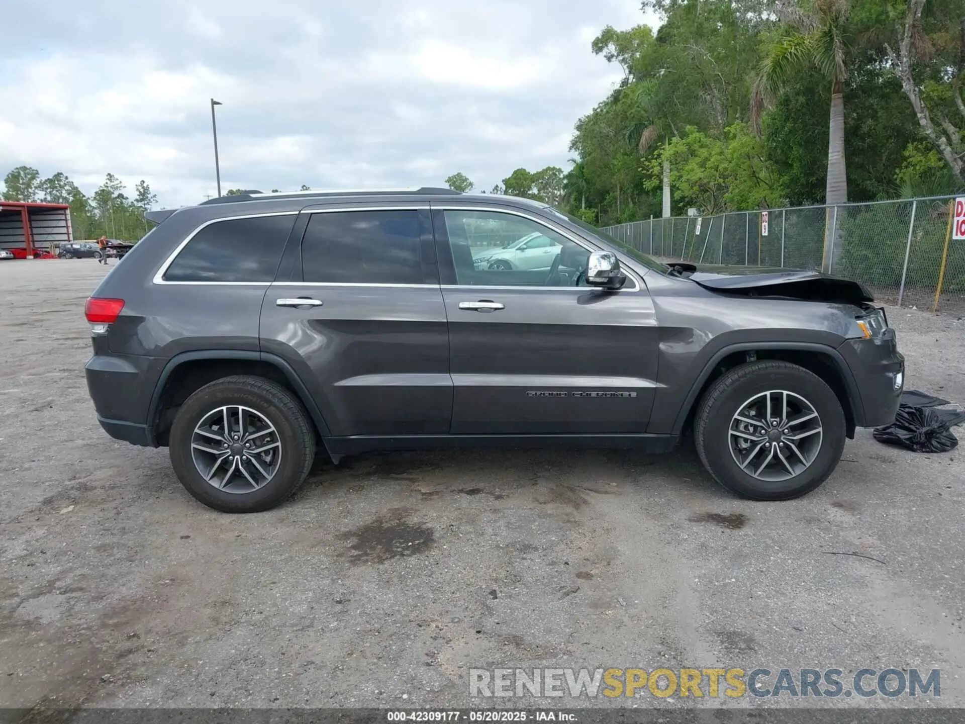 14 Photograph of a damaged car 1C4RJEBG9KC658798 JEEP GRAND CHEROKEE 2019