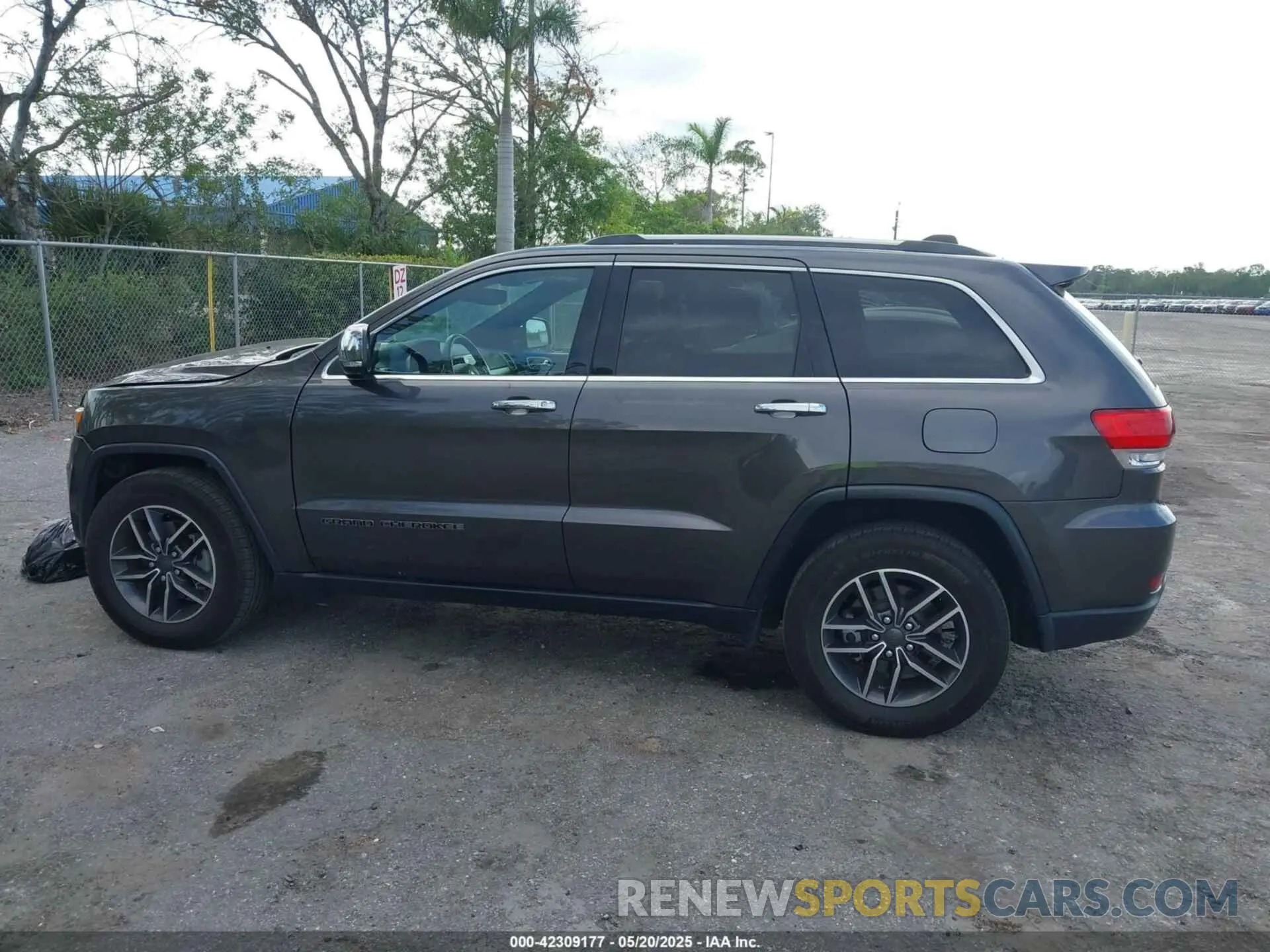 15 Photograph of a damaged car 1C4RJEBG9KC658798 JEEP GRAND CHEROKEE 2019