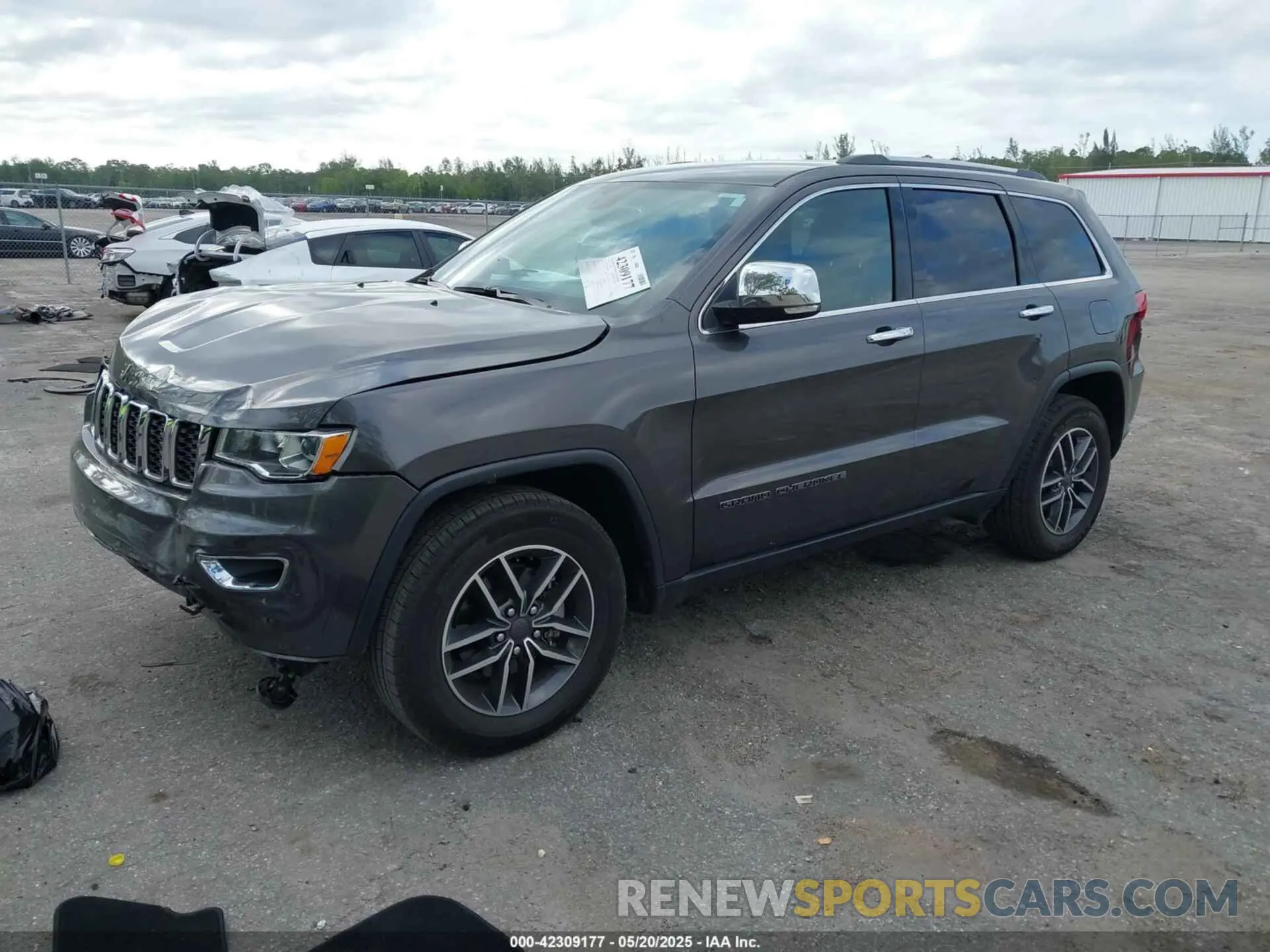 2 Photograph of a damaged car 1C4RJEBG9KC658798 JEEP GRAND CHEROKEE 2019
