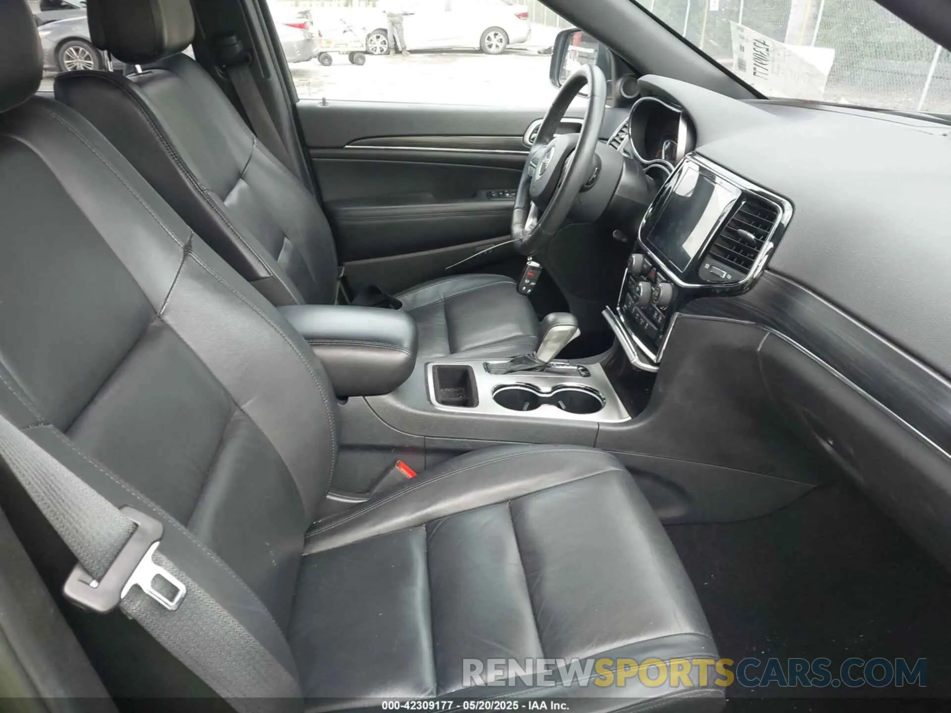 5 Photograph of a damaged car 1C4RJEBG9KC658798 JEEP GRAND CHEROKEE 2019