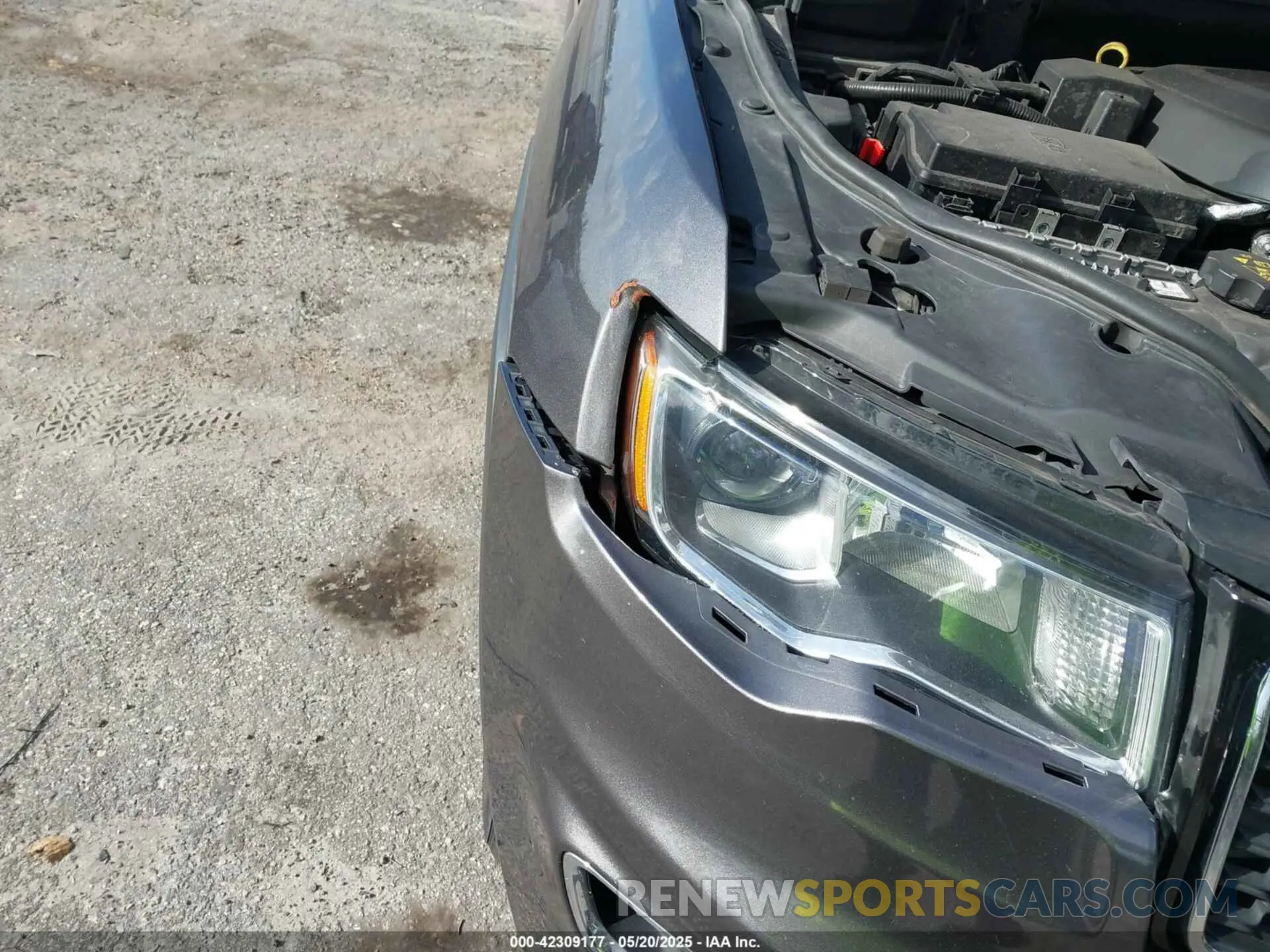 6 Photograph of a damaged car 1C4RJEBG9KC658798 JEEP GRAND CHEROKEE 2019