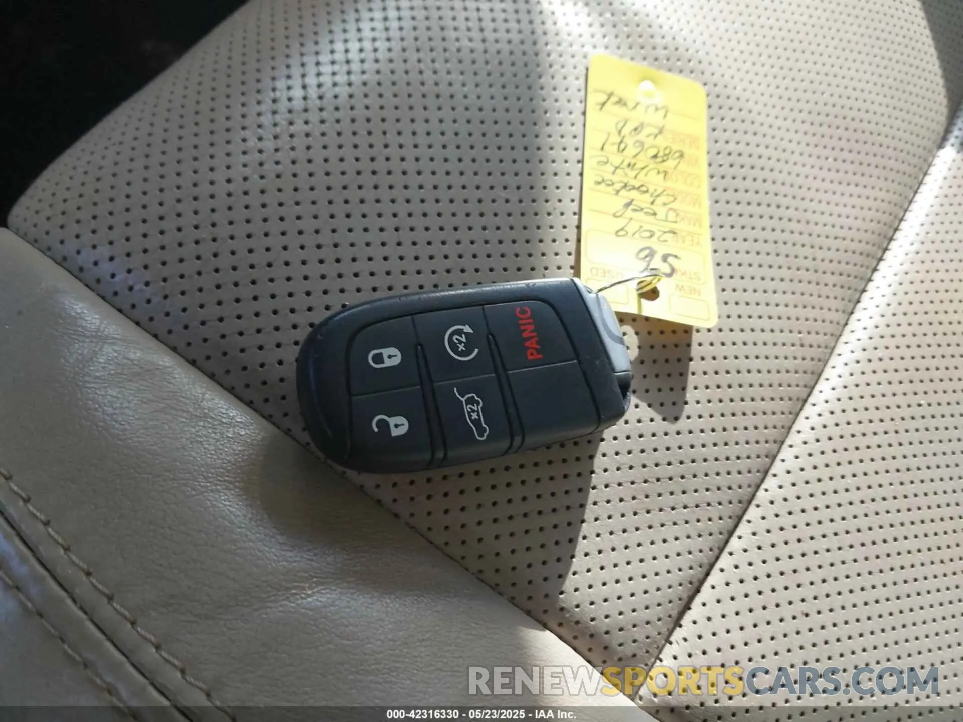 11 Photograph of a damaged car 1C4RJEBG9KC680641 JEEP GRAND CHEROKEE 2019