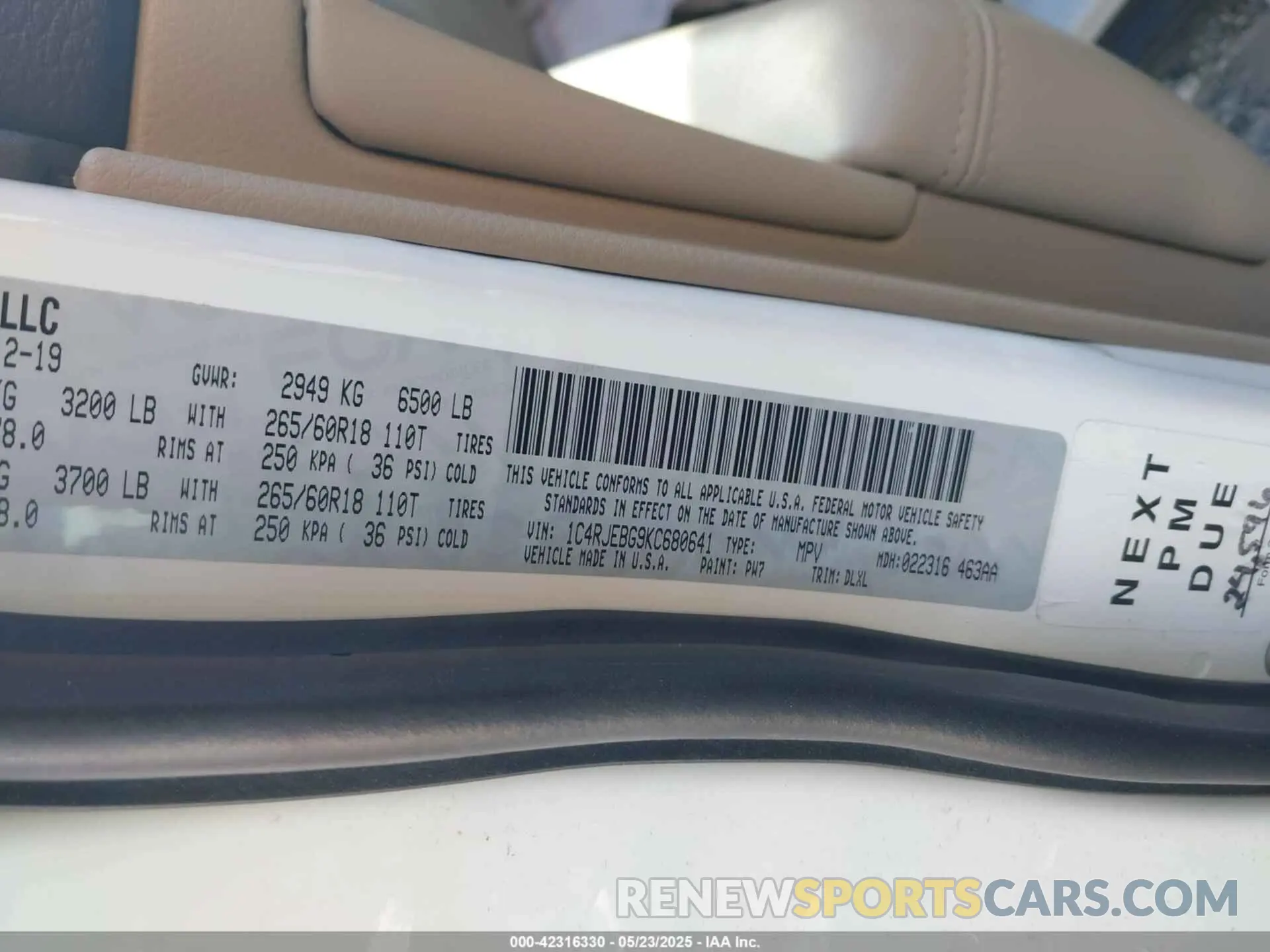 9 Photograph of a damaged car 1C4RJEBG9KC680641 JEEP GRAND CHEROKEE 2019